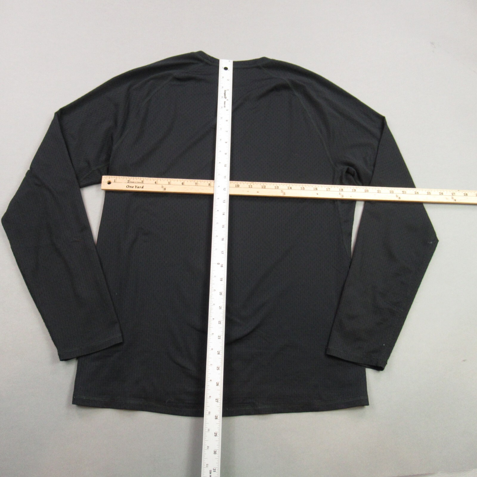 REI Shirt Mens Medium Long Sleeve Crew Neck Black Stretch Lightweight Workout