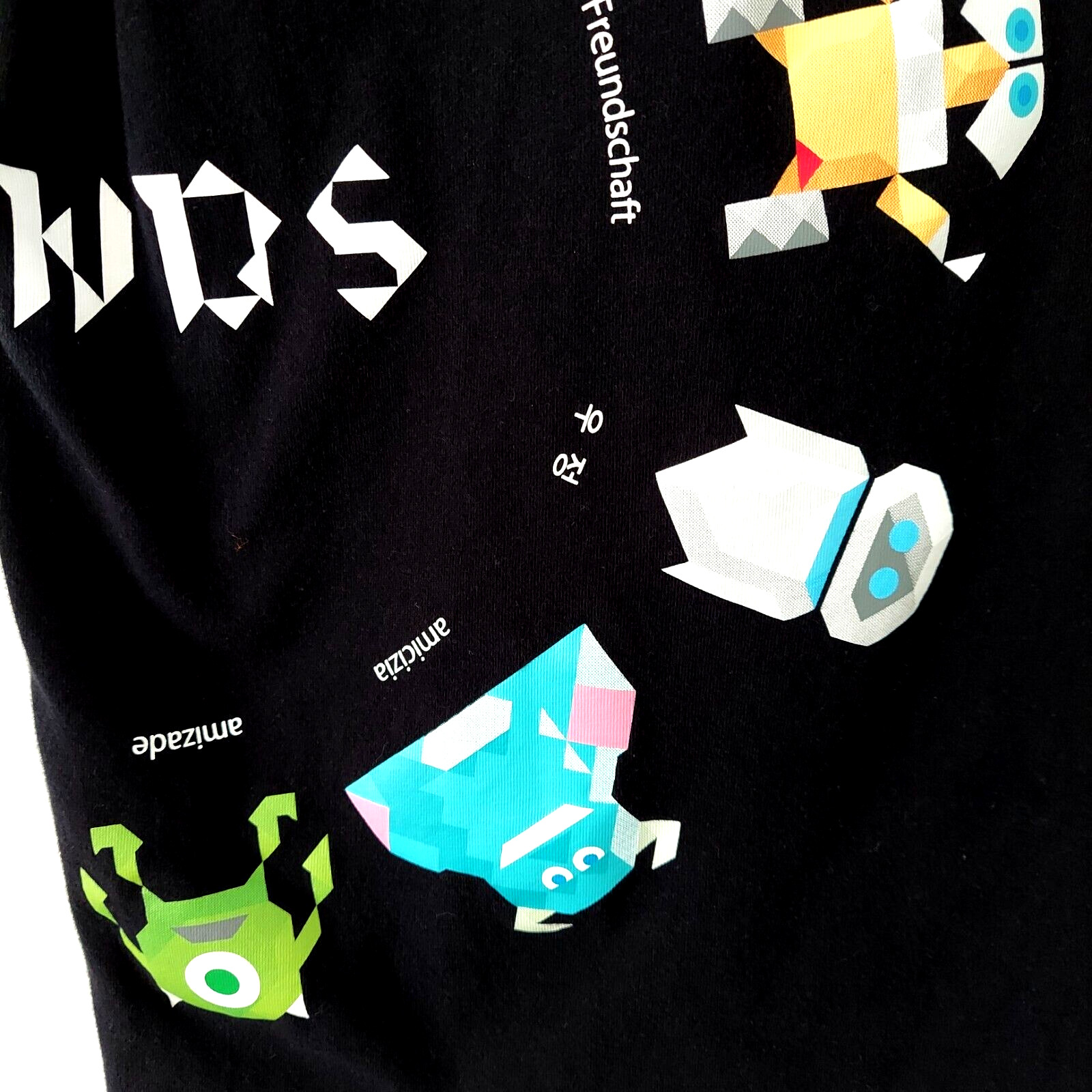 Uniqlo UTGP Pixar Disney Friends Monsters Nemo Walle Toy Story Cars t-shirt Sz M
