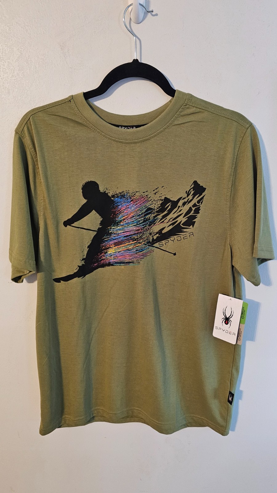 NWT Spyder T-Shirt features a dynamic graphic of a skier carving thru snow w/mul