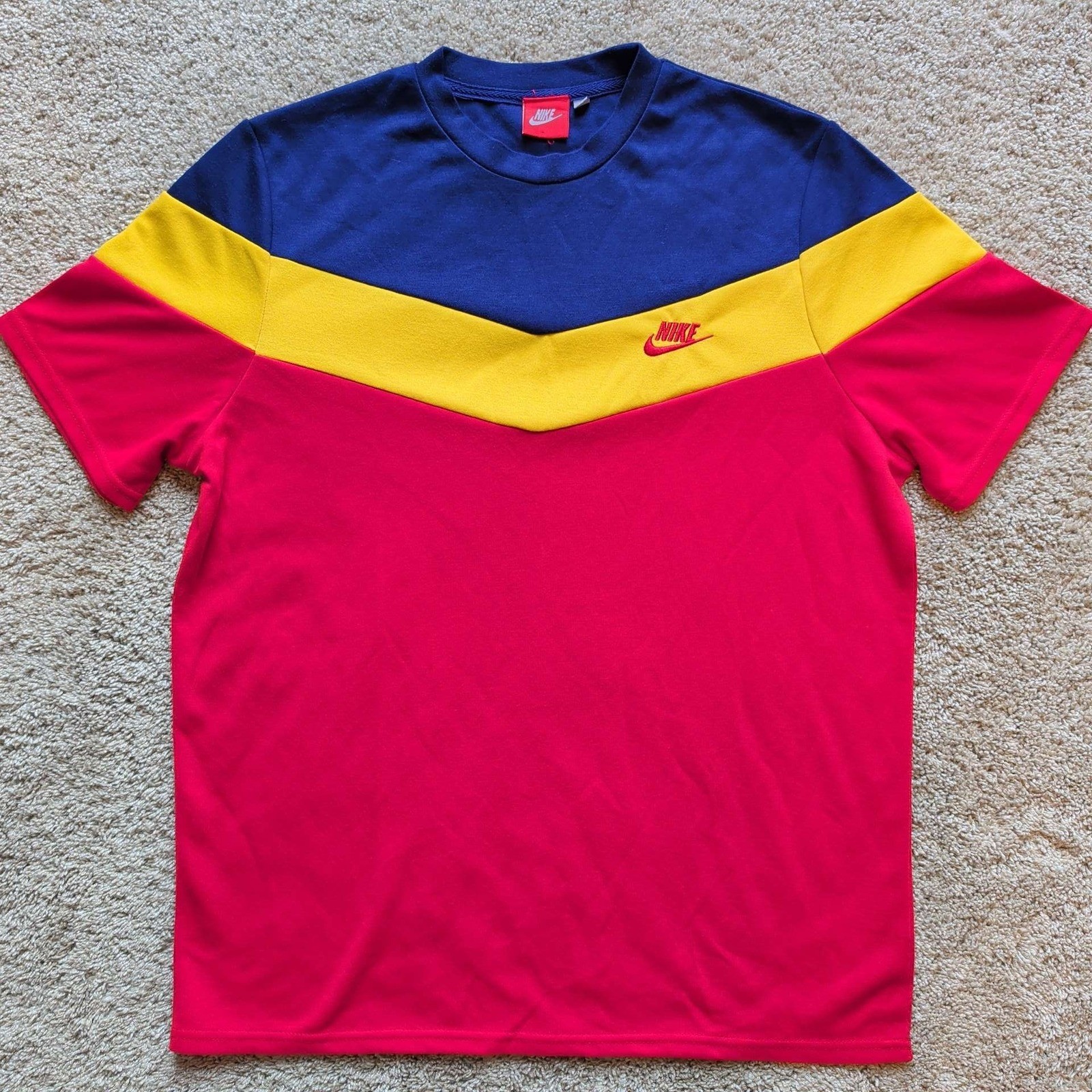 Nike T-Shirt Mens Medium Red Navy Yellow Colorblock Embroidered Logo