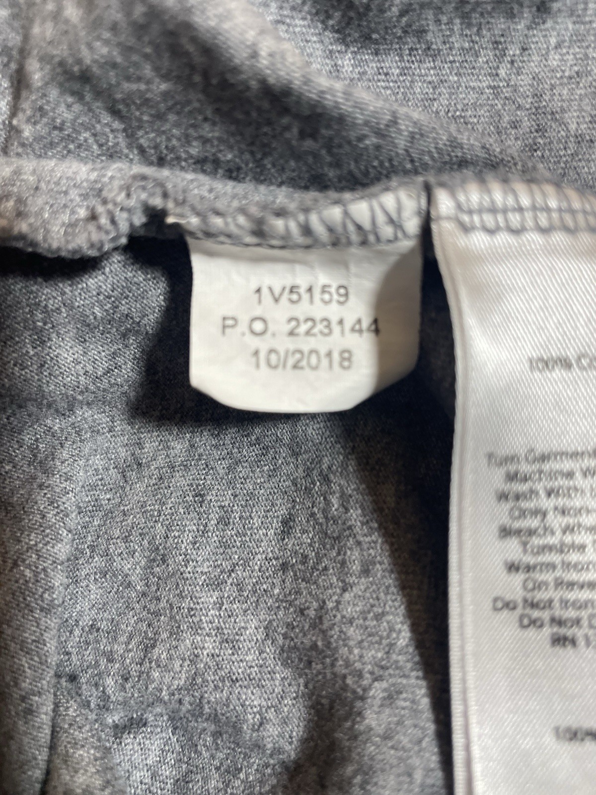 Vineyard Vines Gray Long Sleeve Pocket Tee Shirt Small Navy Pink Whale Graphic