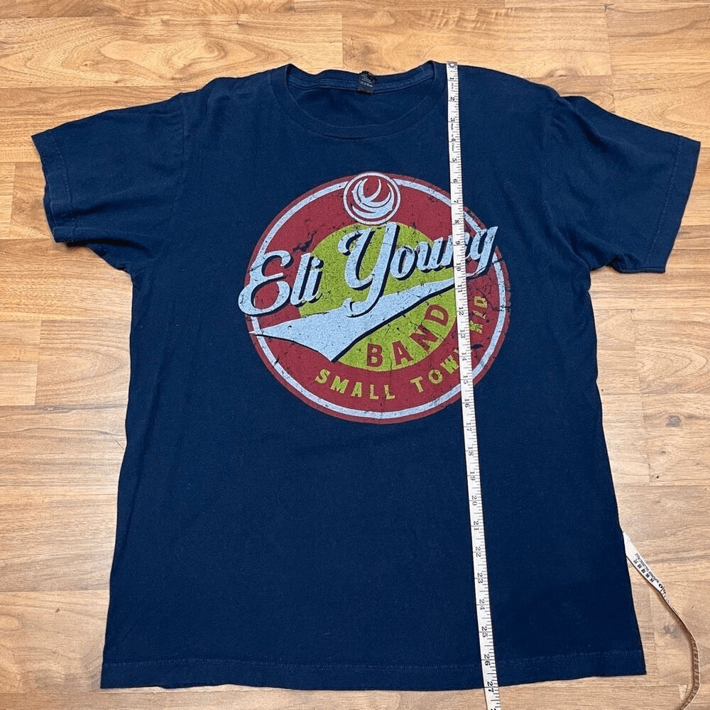 Tultex Mens Pre-Shrunk Cotton Eli Young Band Small Town Kid T-Shirt Black Medium