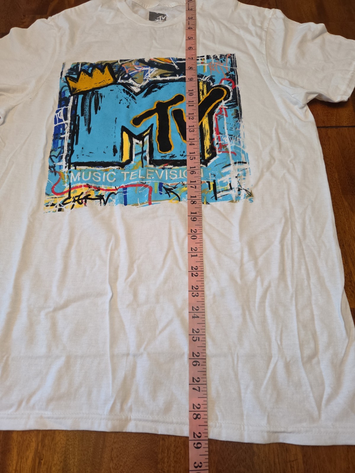 NWOT MTV Music Television White Graffiti Style Tshirt Size Medium