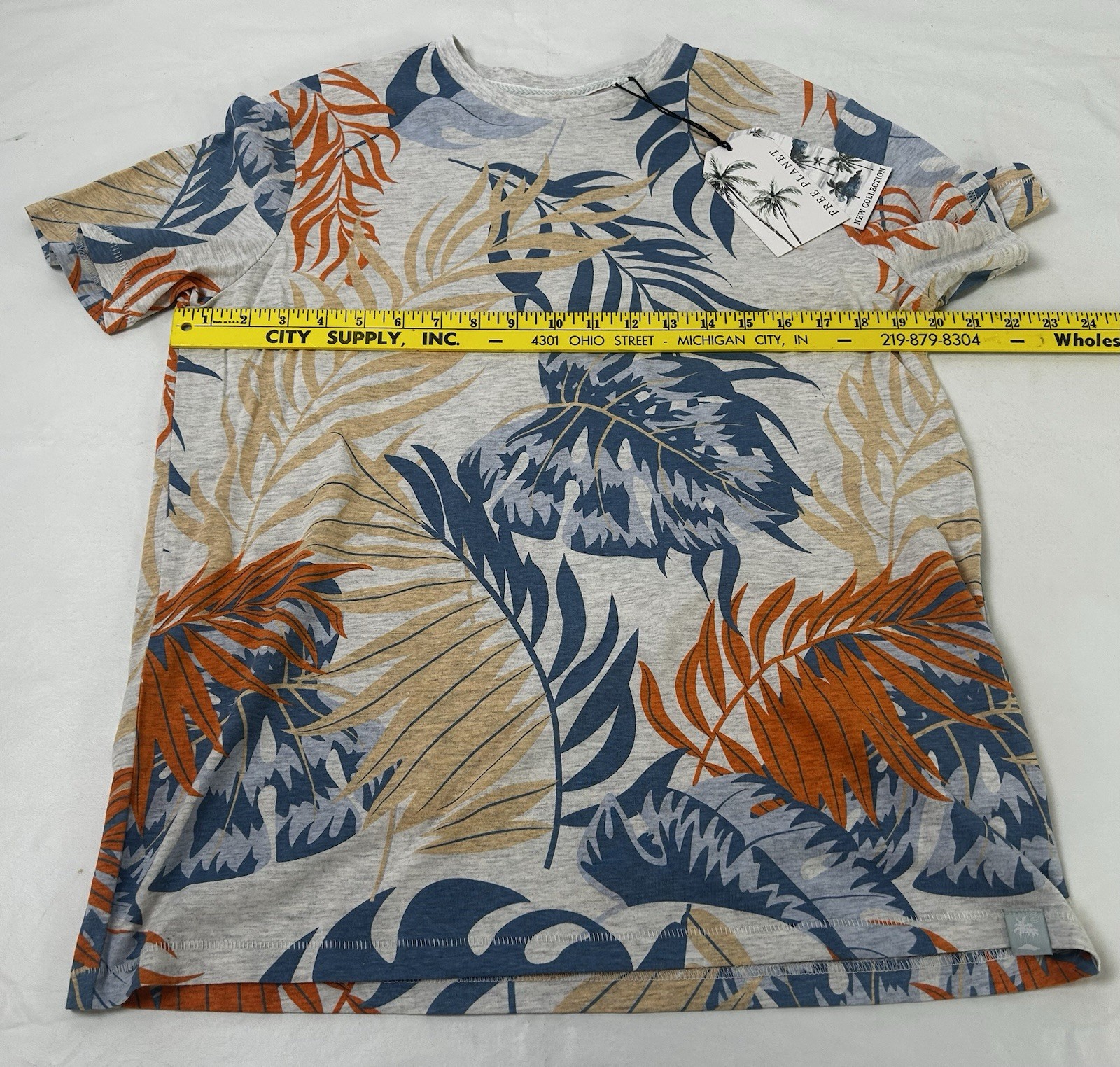 NWT Free Planet Lost in Paradise New Collection Men’s Small Tee Shirt