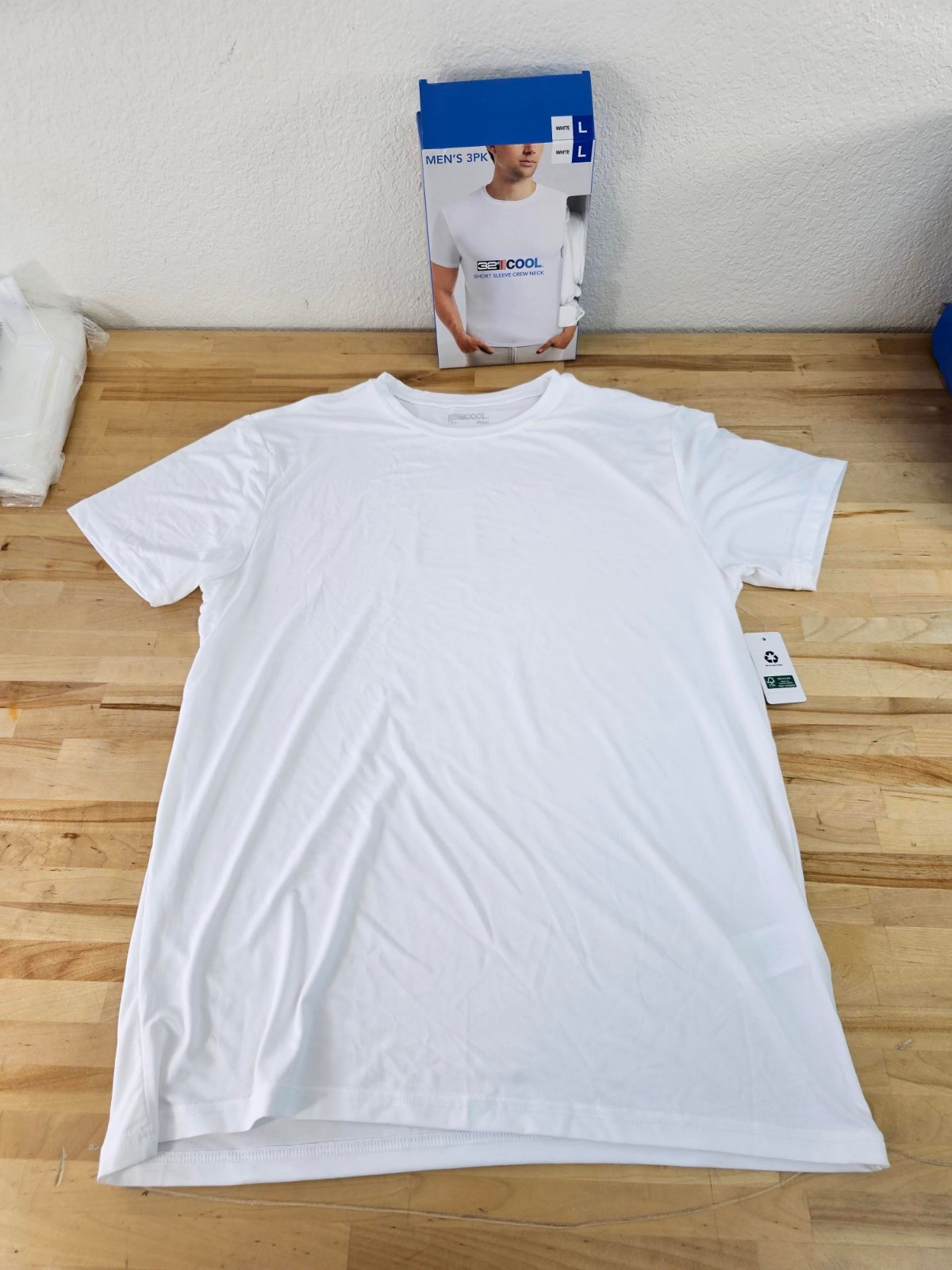 L / LARGE WHITE – 3 PACK – 32 Degrees Cool Men&rsquo;s Short Sleeve T-Shirts Crew Neck