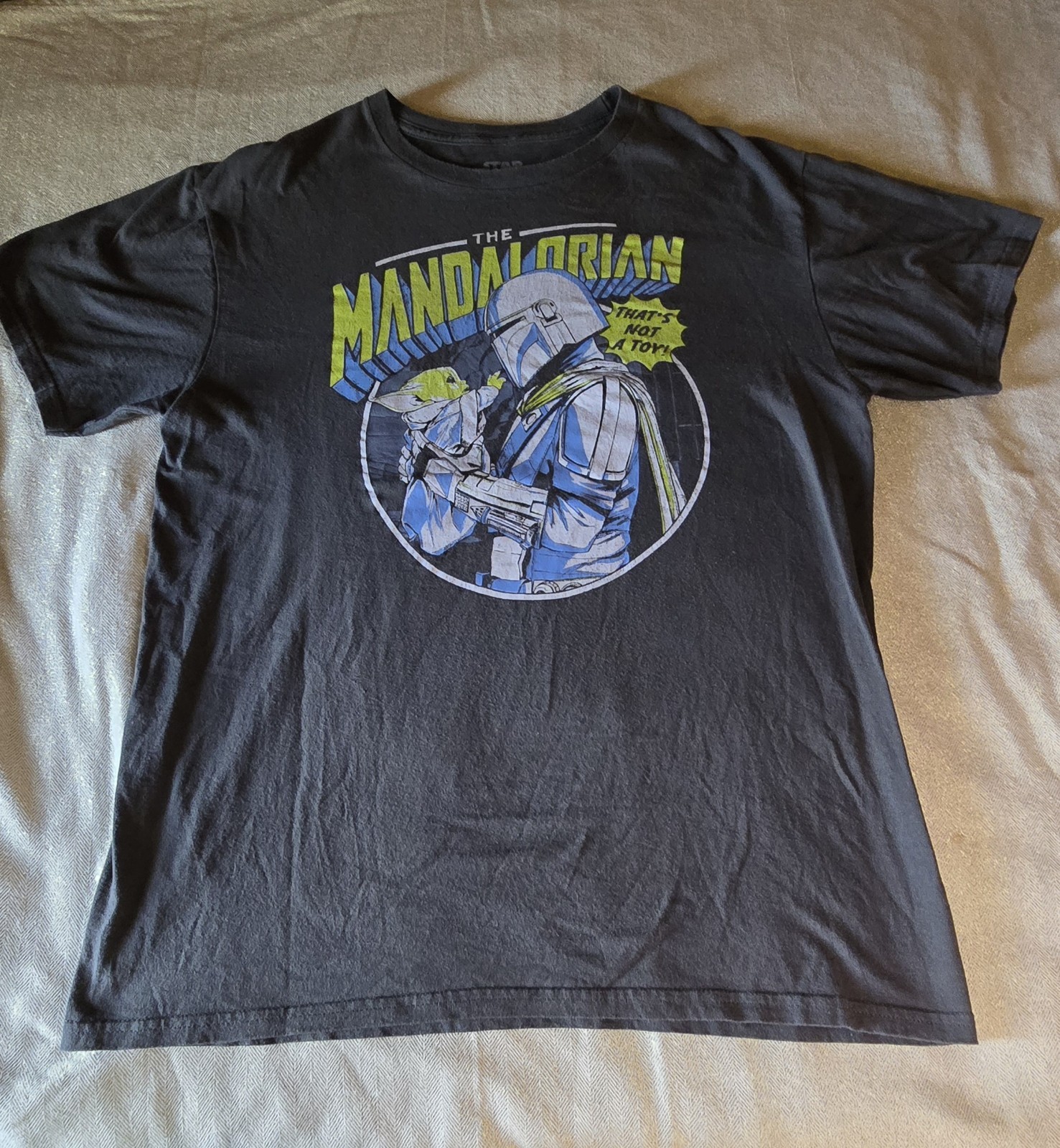 Star Wars The Mandalorian & Grogu « That&rsquo;s Not A Toy » T-shirt Sz Large Grey