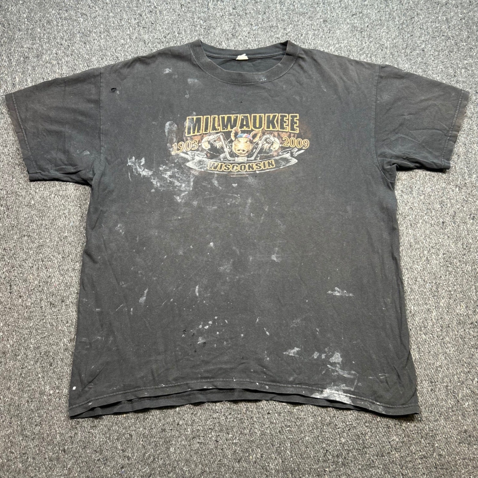 Milwaukee Wisconsin Biker Pig TShirt Sz XL Mens Black Grunge Distressed Paint