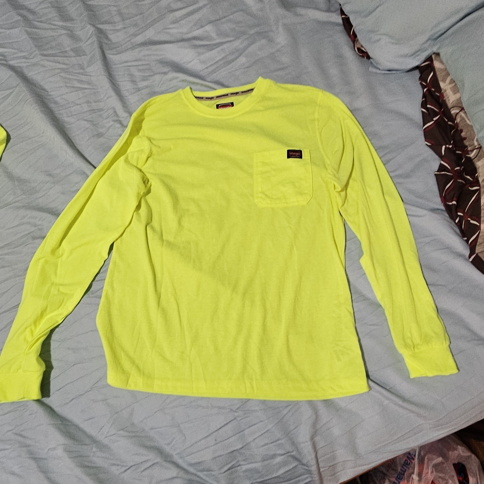 NEW Wrangler Workwear Men&rsquo;s Hi-Vis Yellow Long Sleeve Pocket T-Shirt MEd 38-40