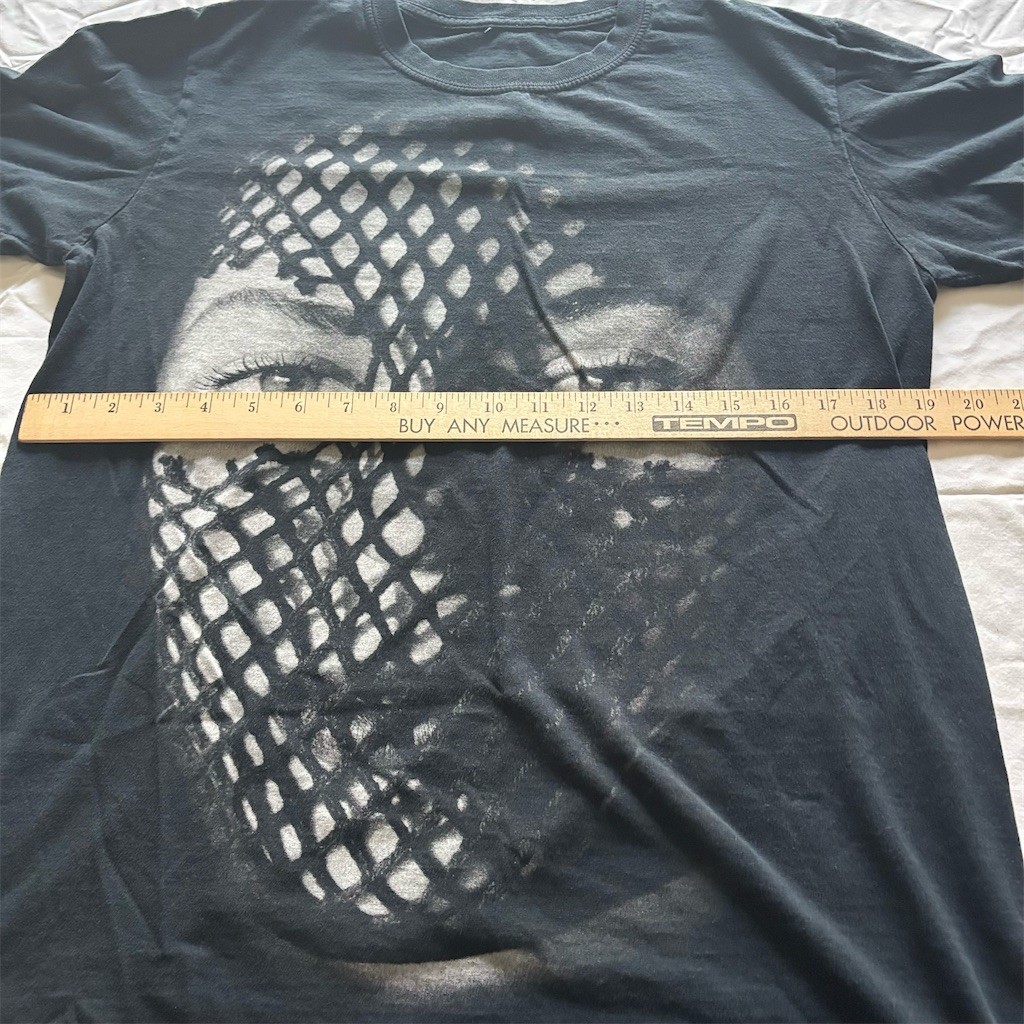On The Run Tour Concert Graphic T-Shirt Unisex Size M Black Short Sleeve Beyoncé