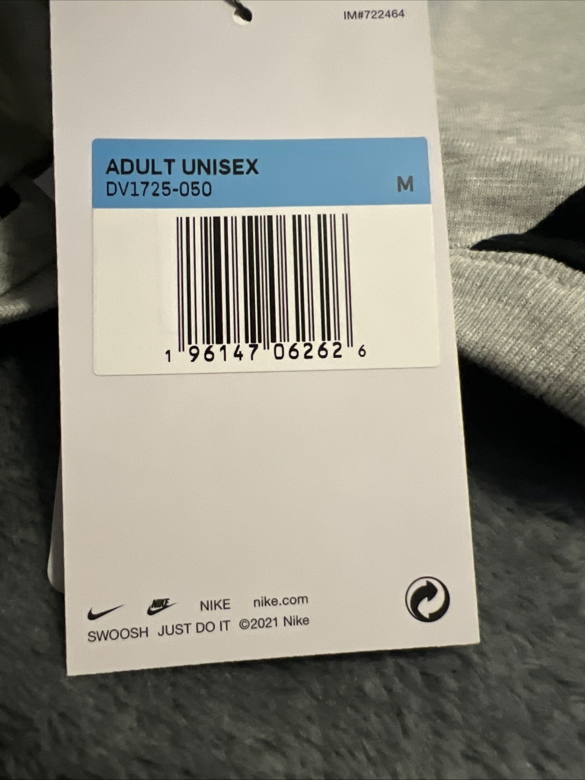 Medium Nike SB Raglan Skate T-Shirt DV1725-050 Grey Heather/Black