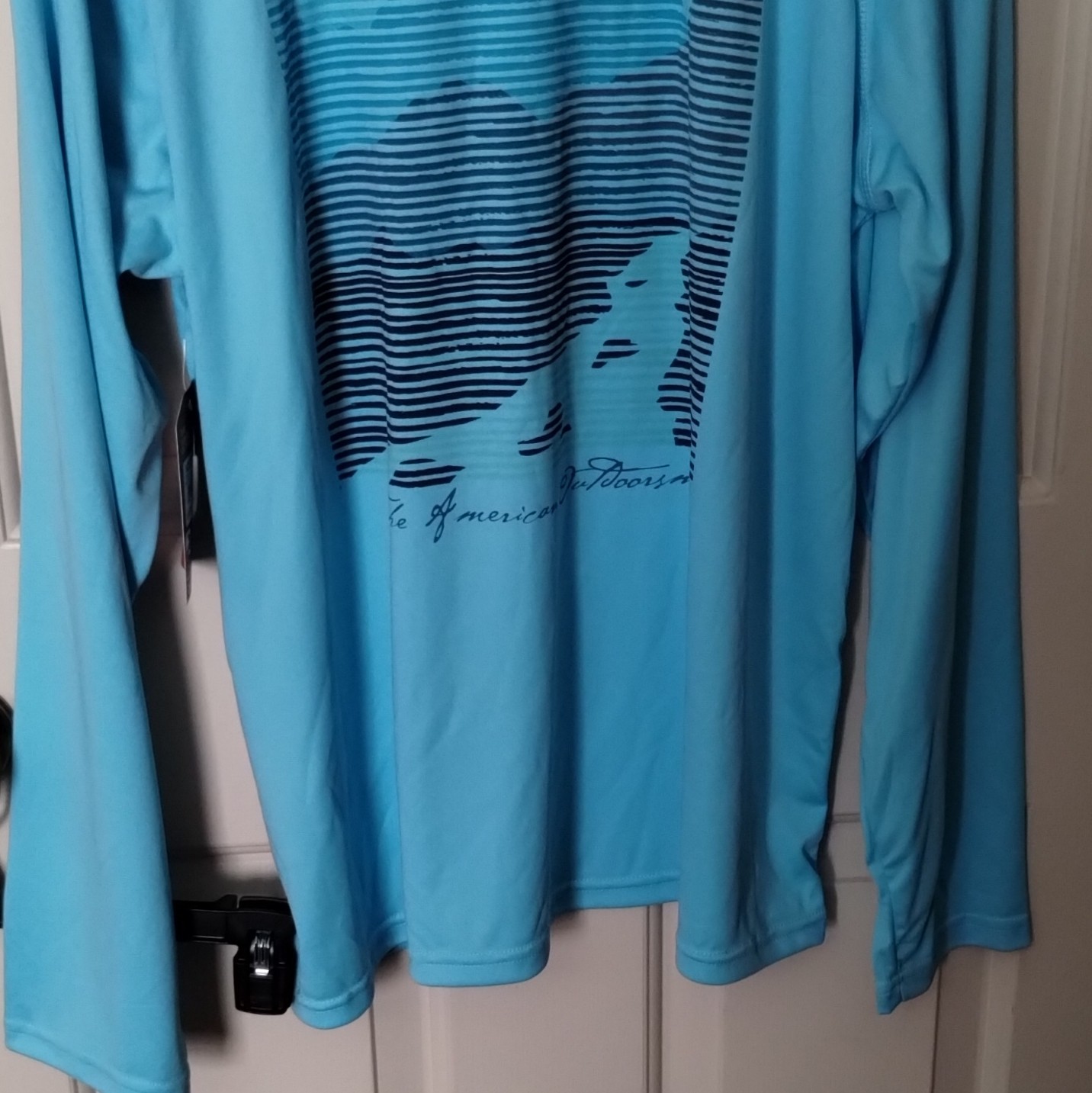 The American Outdoorsman Men’s XL Blue Long Sleeve Crew Neck Graphic Tee