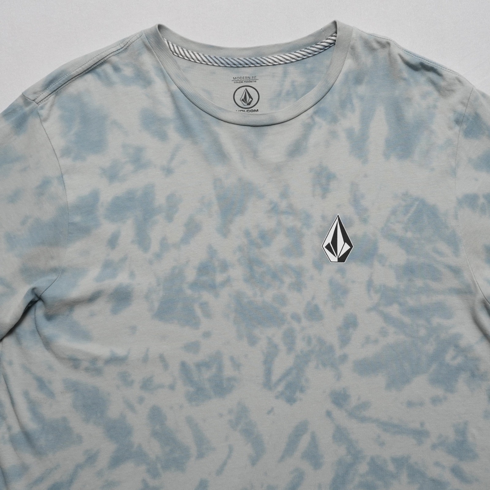 Volcom Stone Dye T-Shirt Mens Large Celestial Blue Tie Dye Modern Fit A5232200