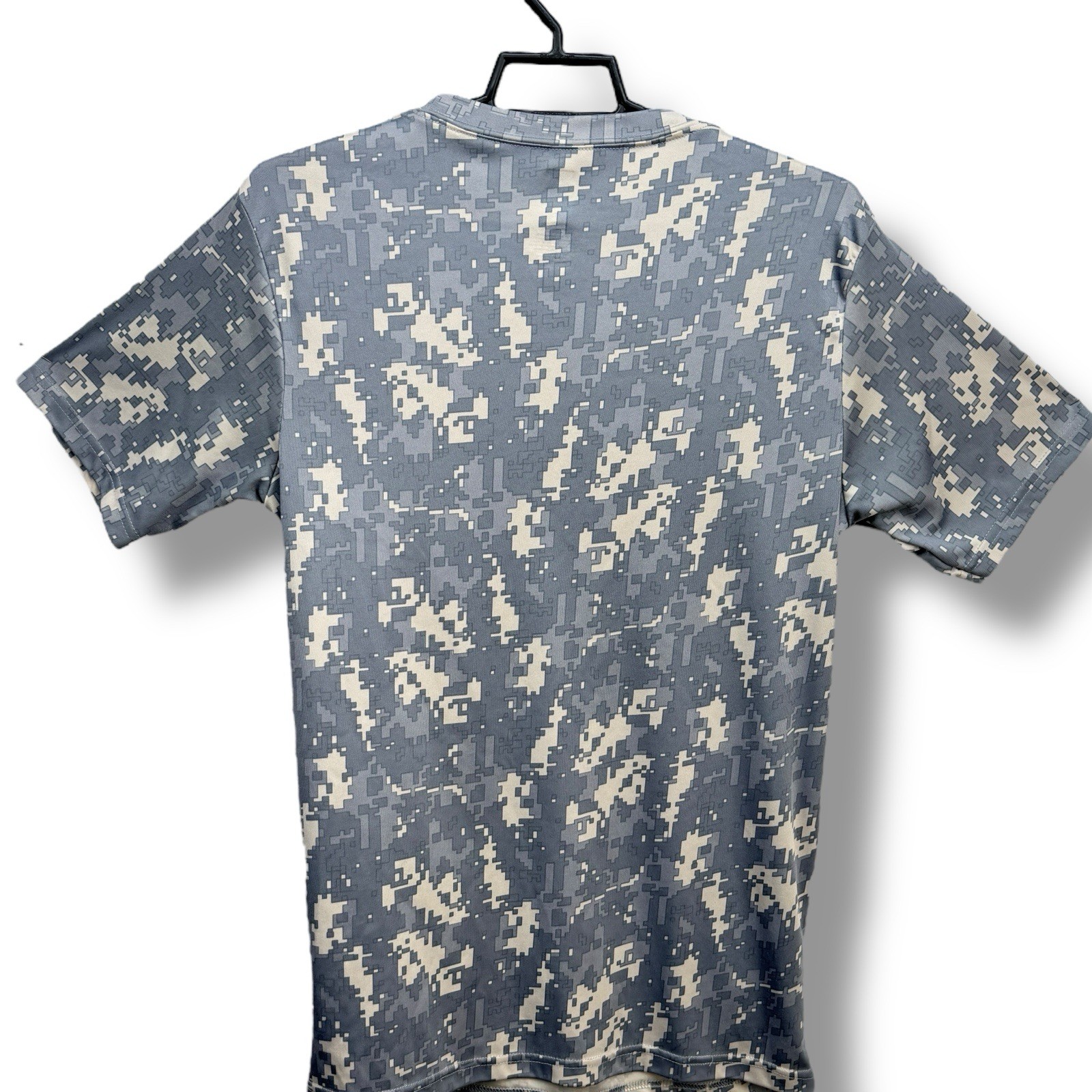 U.S. Army Men&rsquo;s Digital Camo Short Sleeve T-Shirt Small 100% Polyester