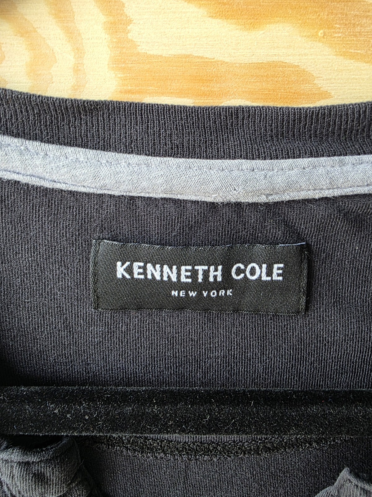 Kenneth Cole Black V Neck Shirt Size Large