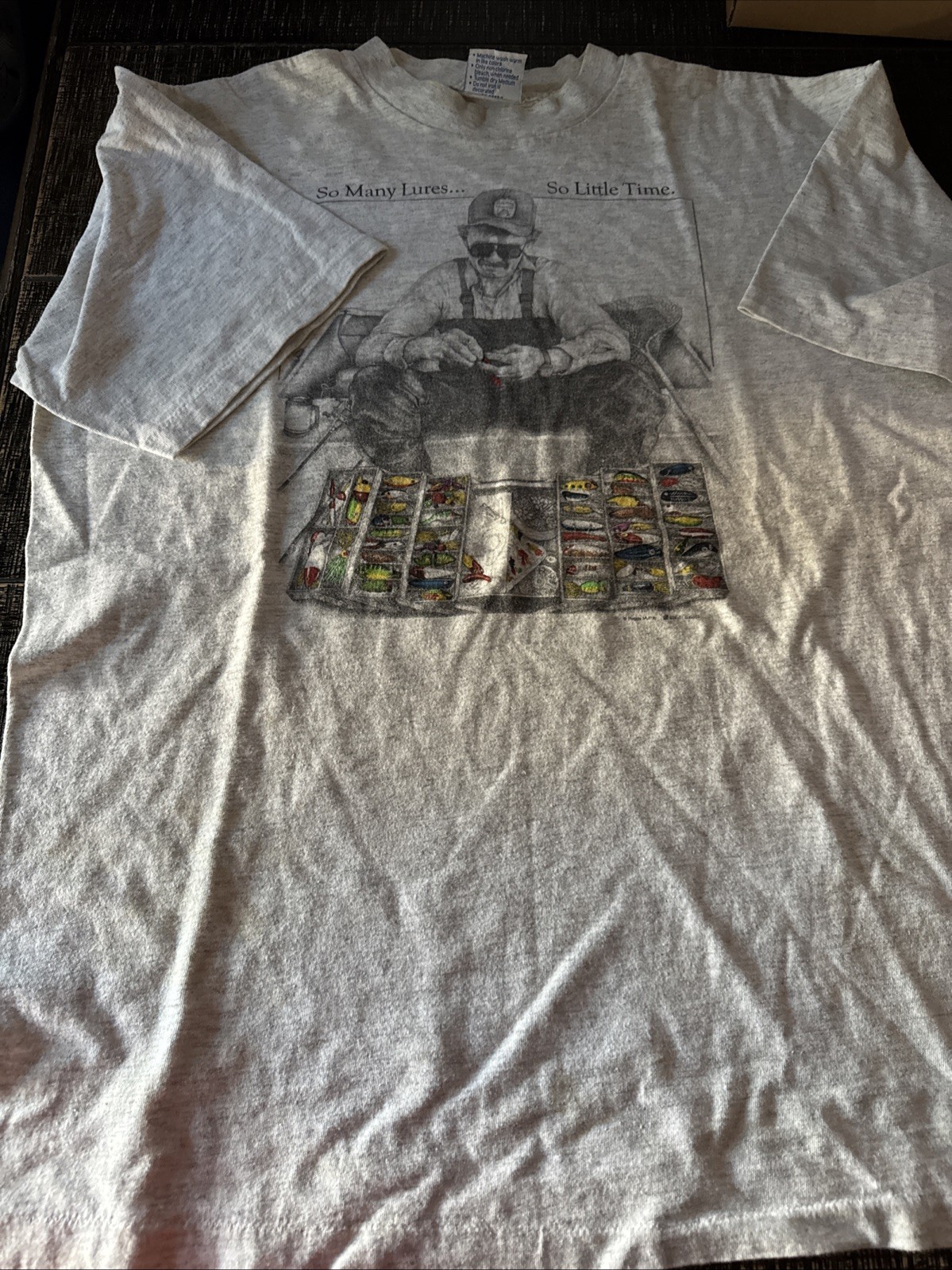 Vintage « So Many Lures So Little Time » Fishing Graphic T Shirt Men&rsquo;s Size XL USA