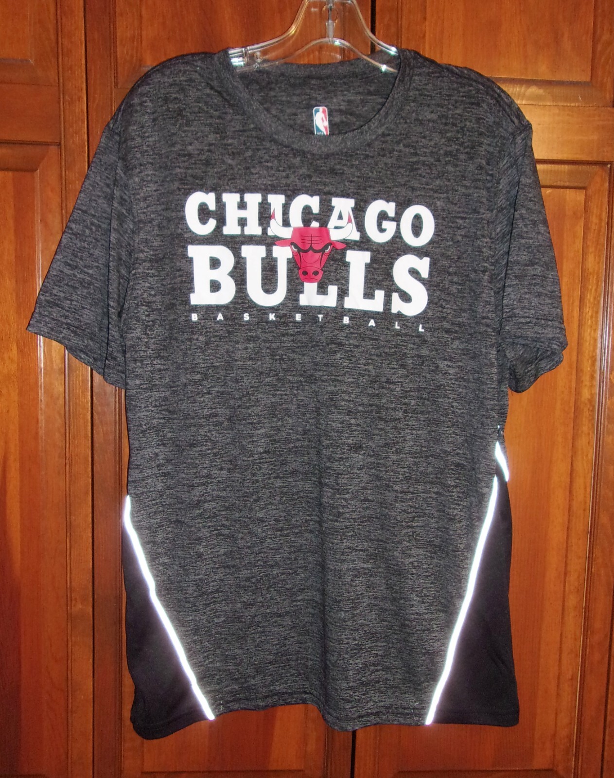 NBA Chicago Bulls Short Sleeve Dk Gray Heather T-Shirt – L/Large
