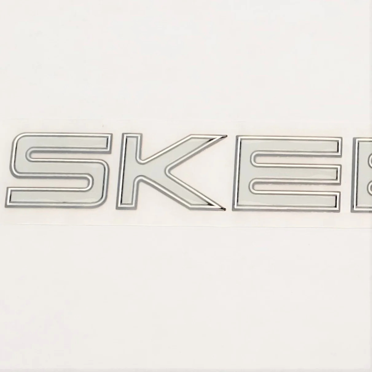 New Authentic Skeeter 32&Prime; White Emblem