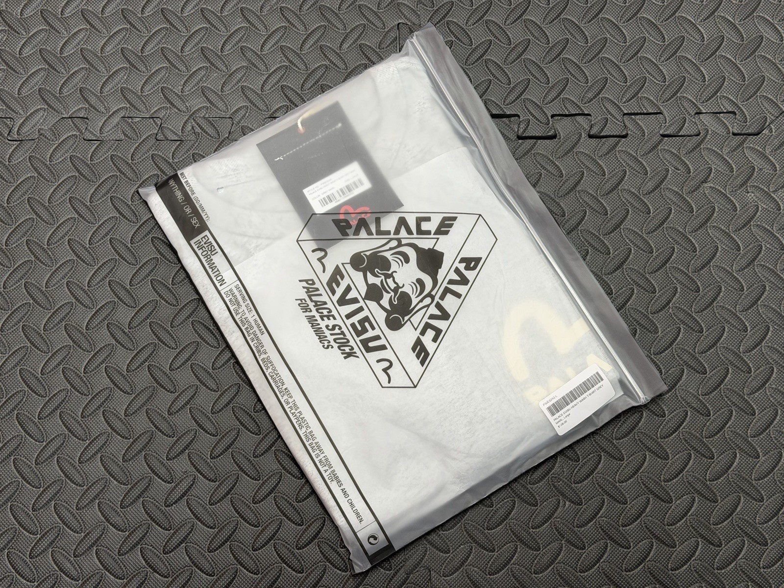 PALACE EVISU HEAVY WASH T-SHIRT GREY MARL TRI FERG SAKURA SIZE LARGE IN HAND NEW