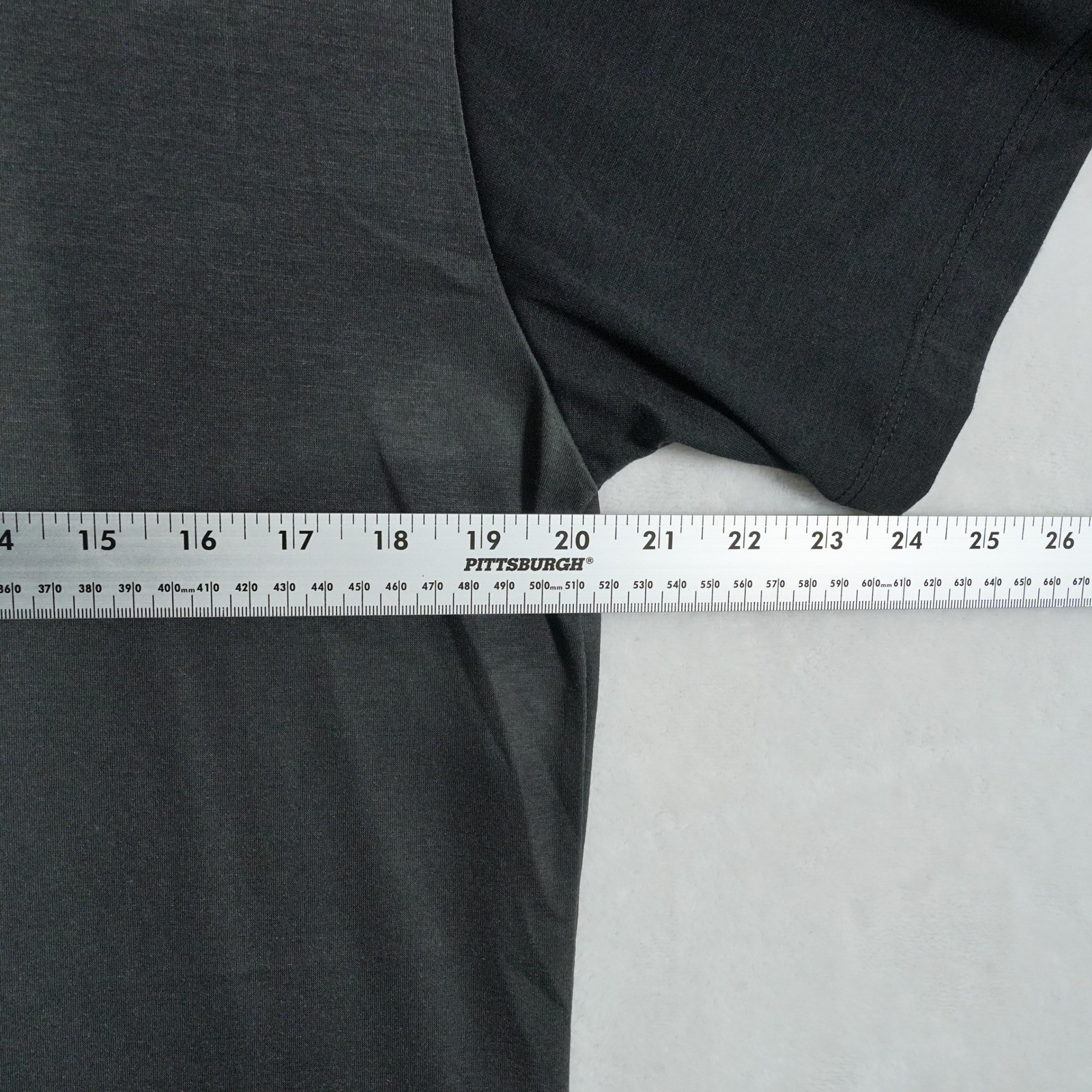 En Noir Mens Avant Grarde Monochromatic T-Shirt Black Made in USA 20×30