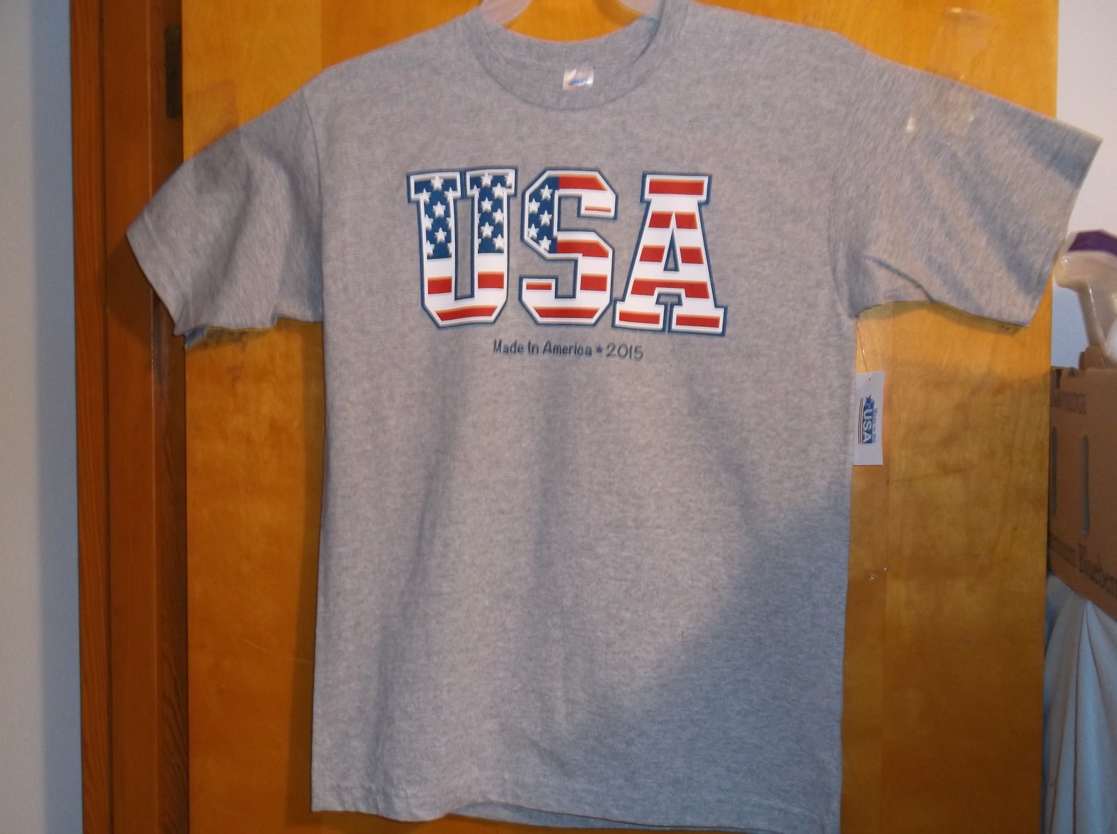 BRAND NEW MEN&rsquo;S COTTON BLEND LIGHT GRAY w/ RED,WHITE & BLUE U.S.A. T&rsquo; SHIRT