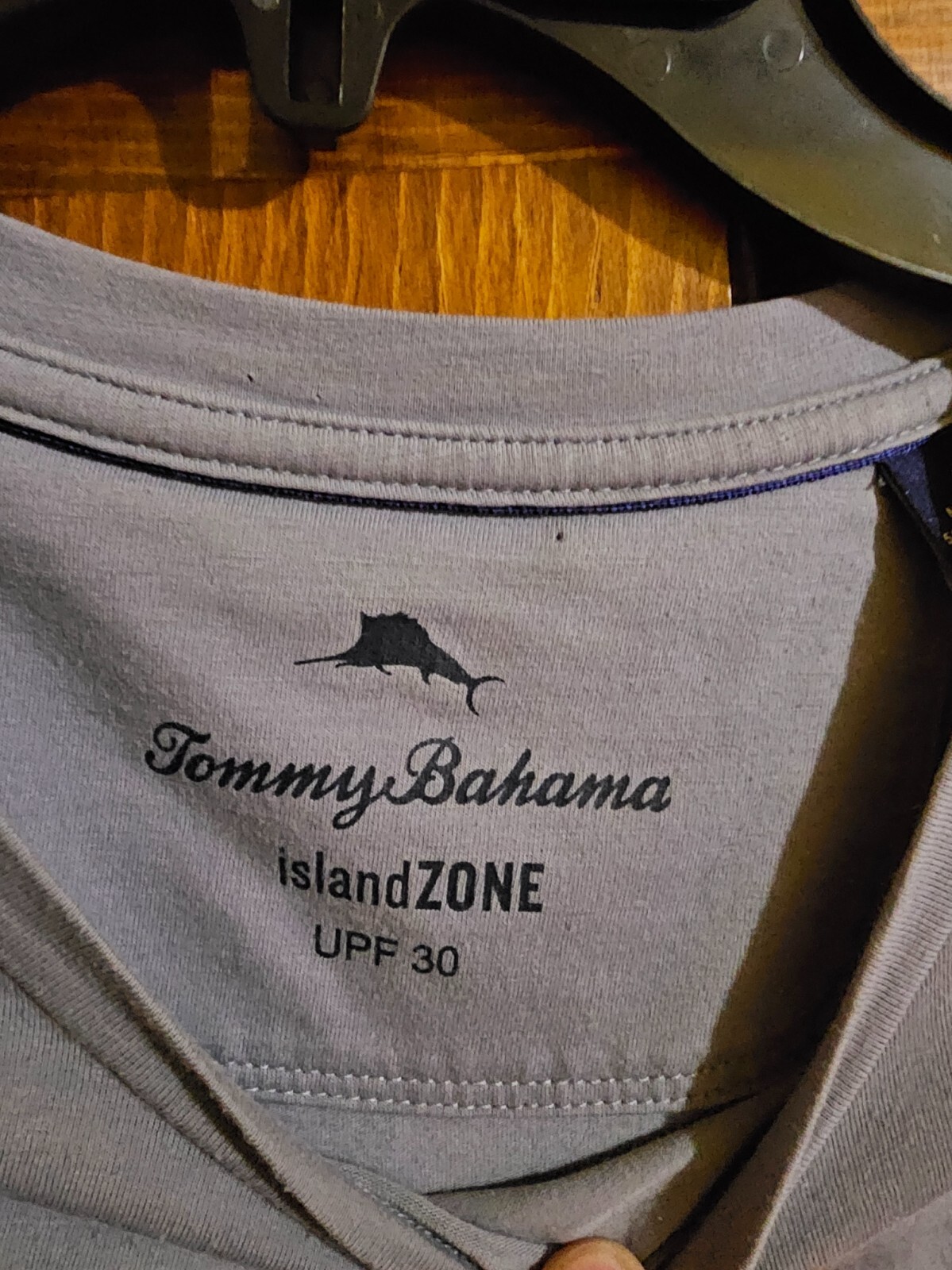 TOMMY BAHAMA Shirt Mens Medium Blue Island Zone V Neck Casual Travel UPF 30