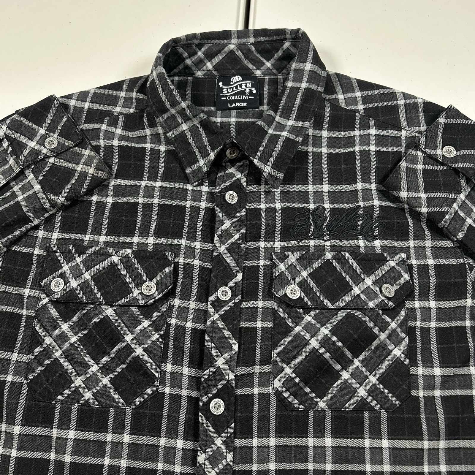 Sullen Collective Long Sleeve Black Plaid Flannel Shirt Men&rsquo;s Size Large Moto