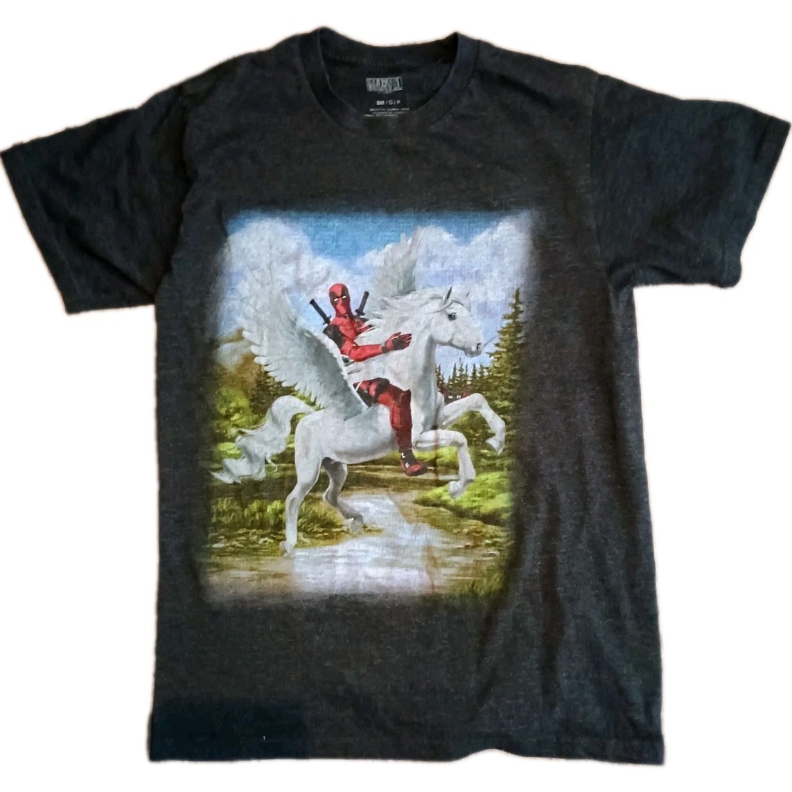 Marvel Deadpool w/Unicorn Graphic t-shirt Mens Small Gray Short Sleeve Cotton