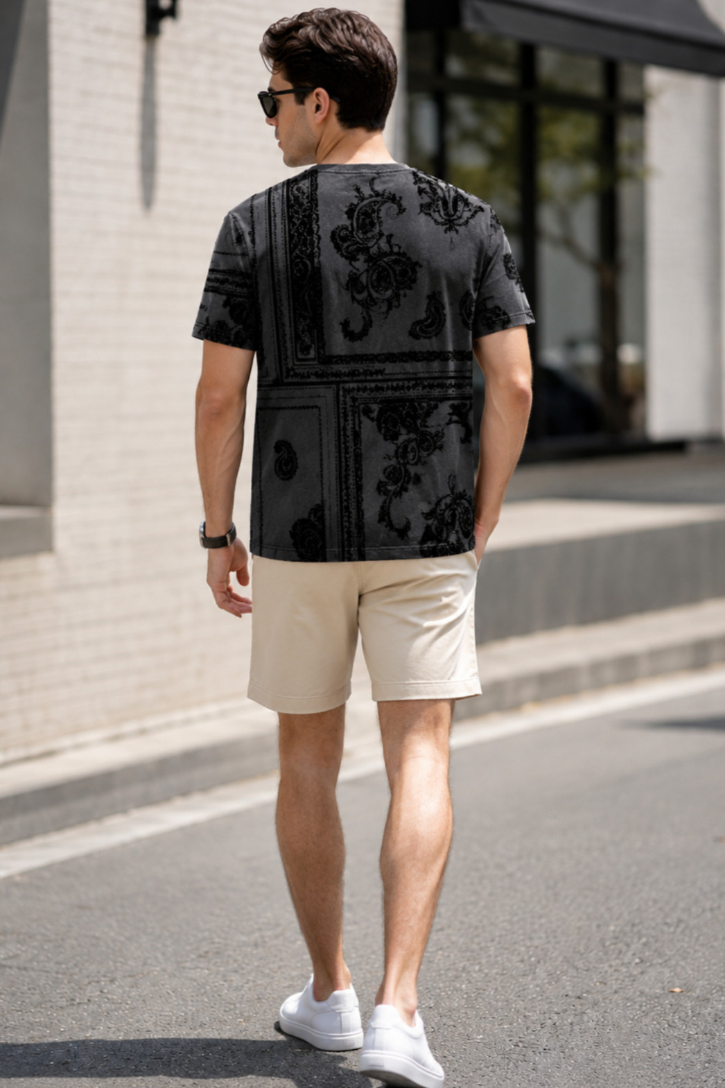 GUESS Men&rsquo;s Size M Black Paisley Flocked T-Shirt Velvet Short Sleeve NWT