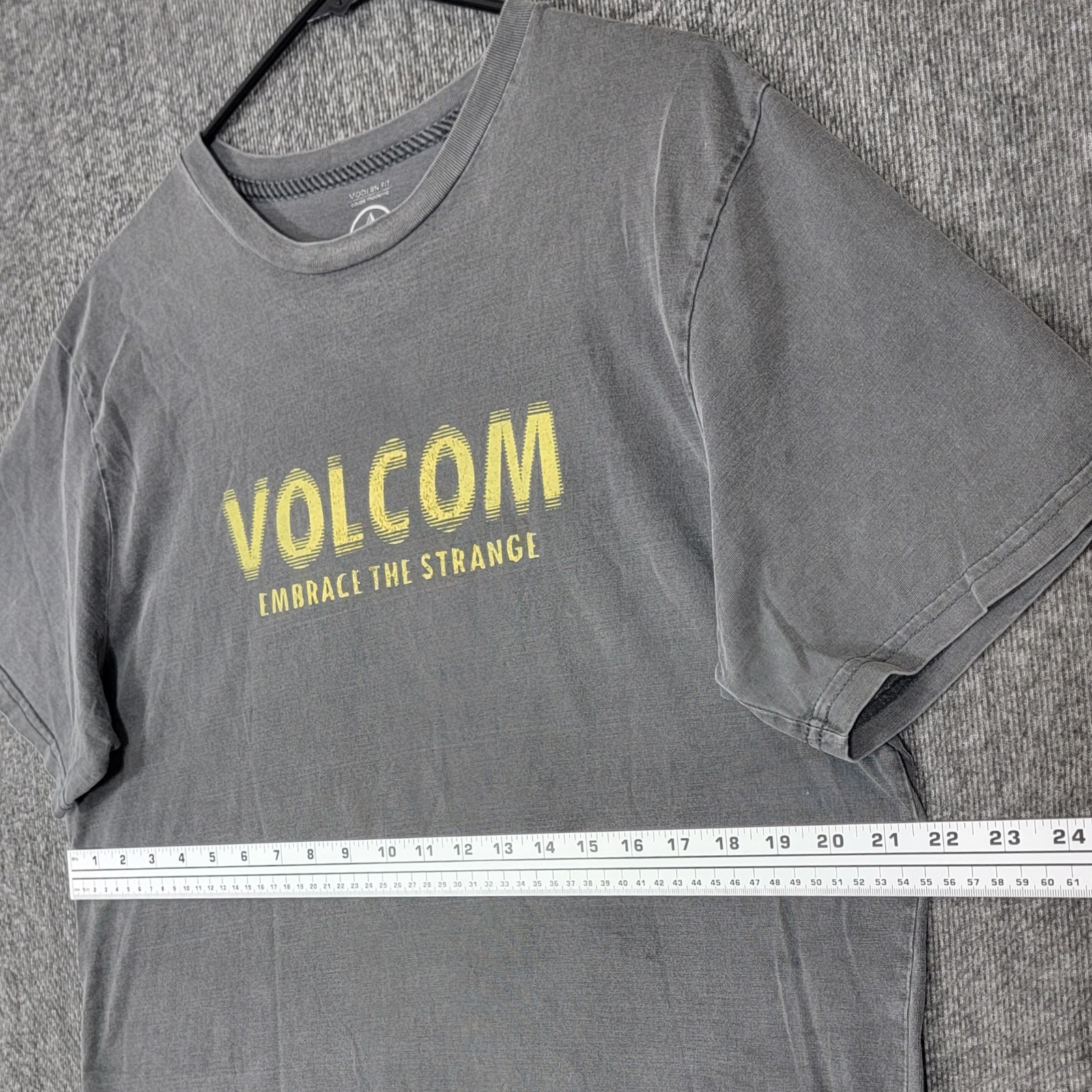 Volcom T-Shirt Mens Large Gray Modern Fit Embrace The Strange Skate Surf