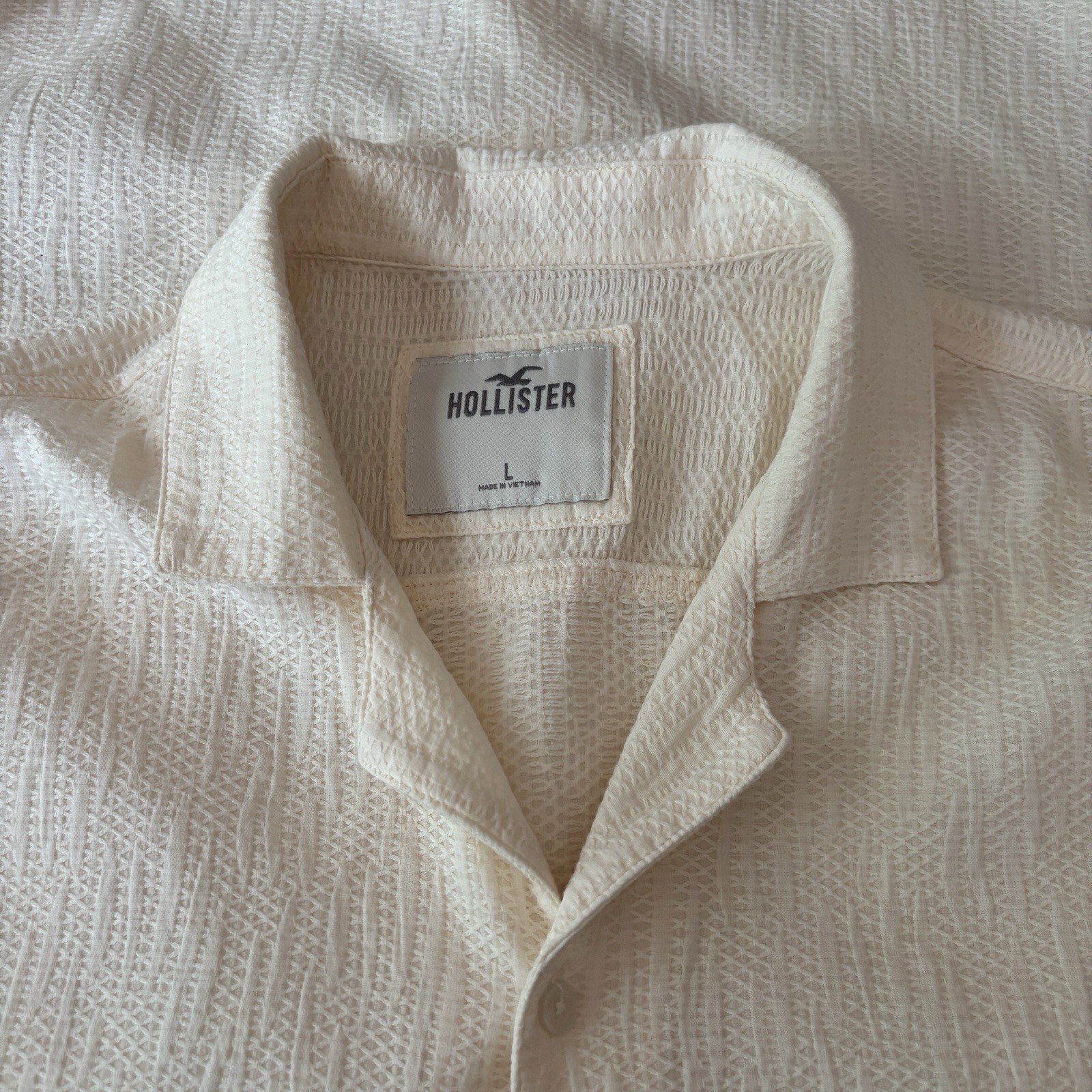 Hollister Mens L Boxy Camp Shirts Lot of 2 Crochet Style Seersucker Resort Beach