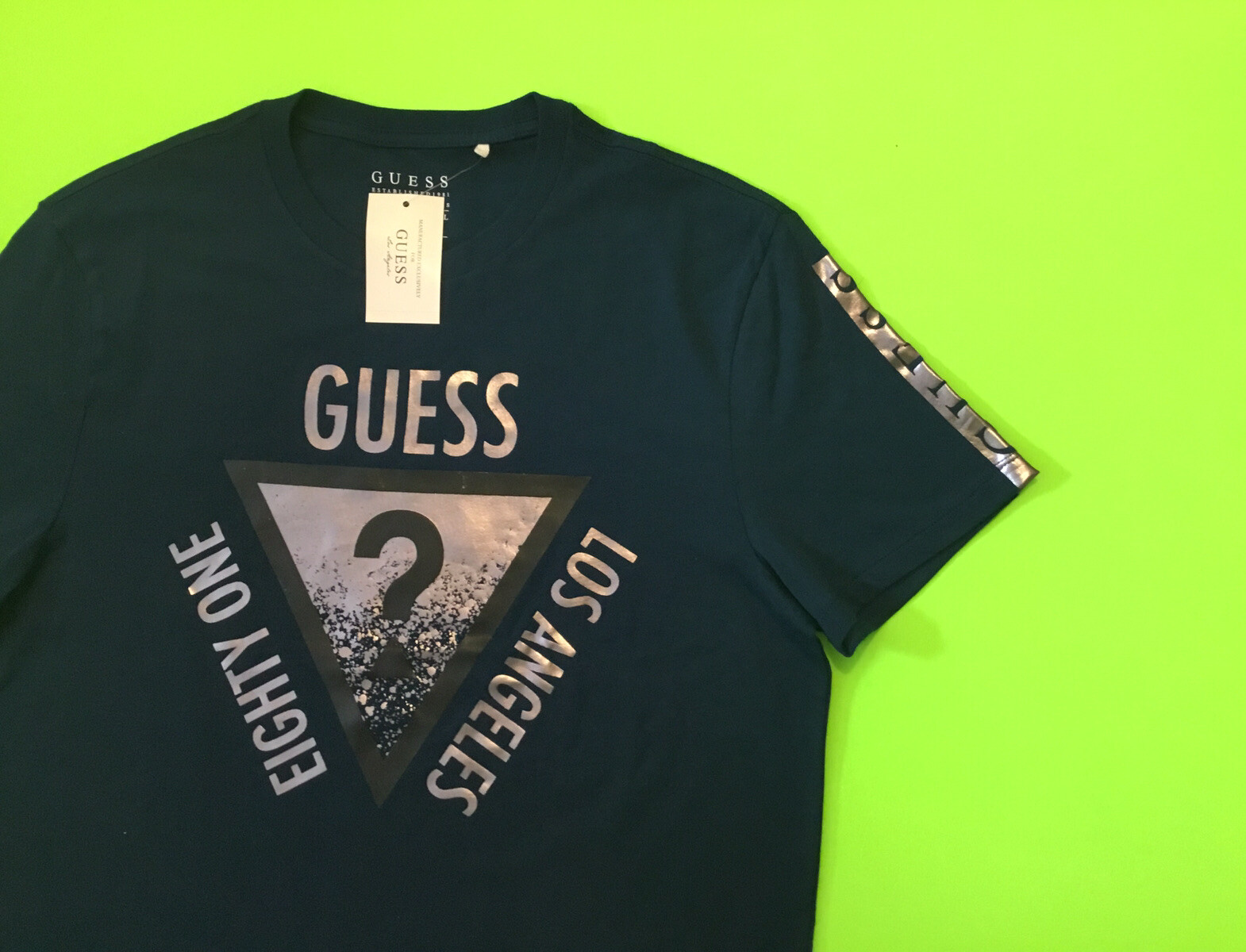 GUESS Los Angeles Men’s Short Sleeve T-Shirt Size LARGE Blue w/Dark Silver NEW