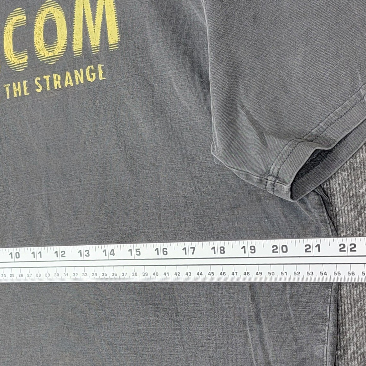 Volcom T-Shirt Mens Large Gray Modern Fit Embrace The Strange Skate Surf