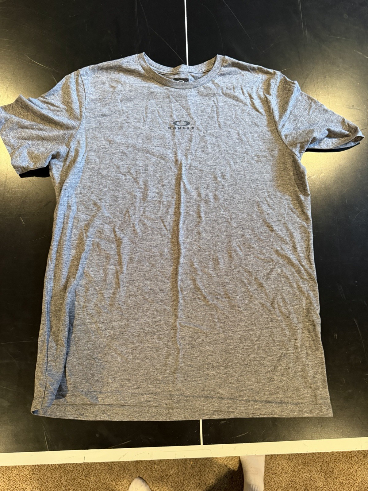 Oakley Men&rsquo;s Gray Solid Logo Crew Neck Short Sleeve T-Shirt, Size M Regular