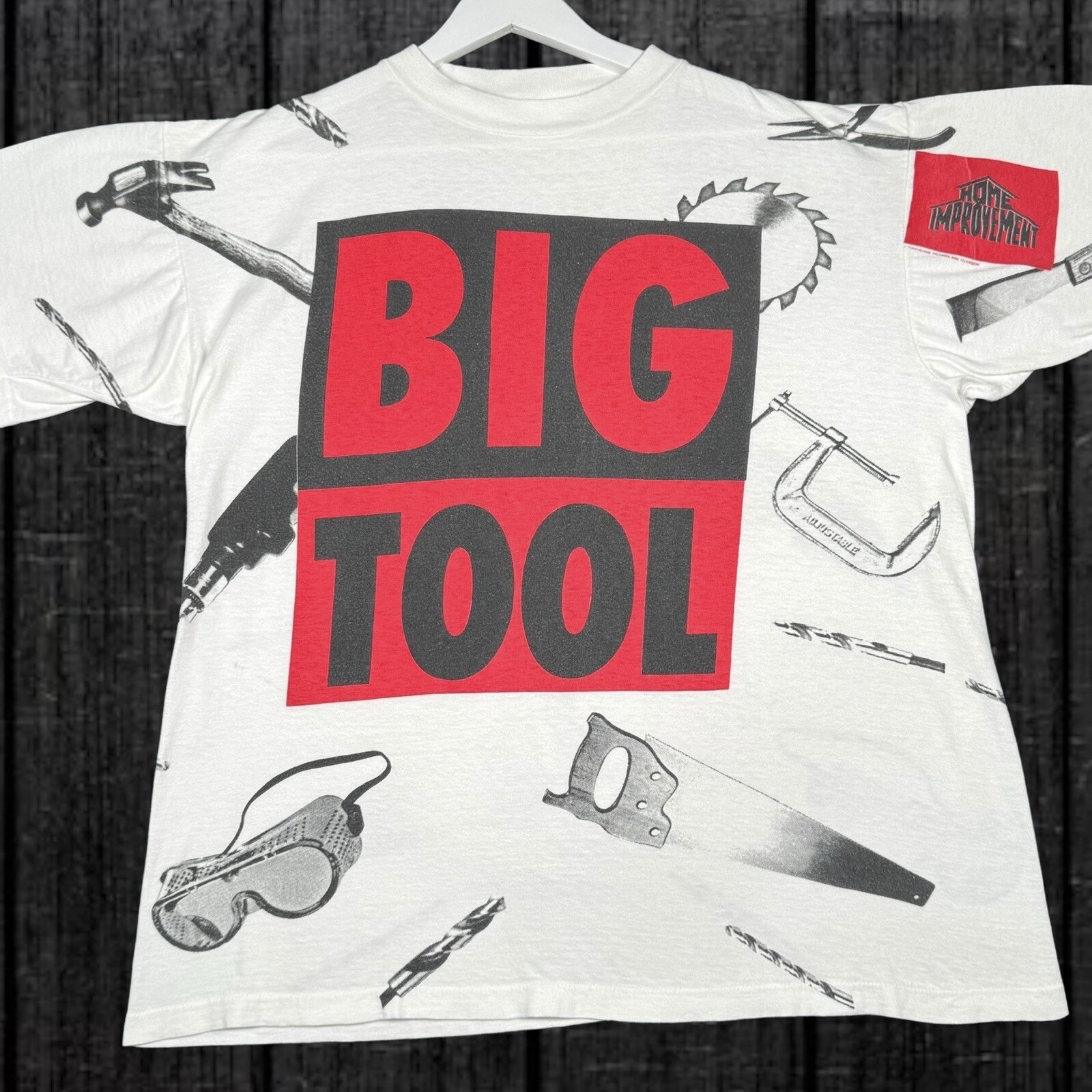 Vintage 1993 Home Improvement Shirt « BIG TOOL » All Over Print – Men&rsquo;s Large 90s