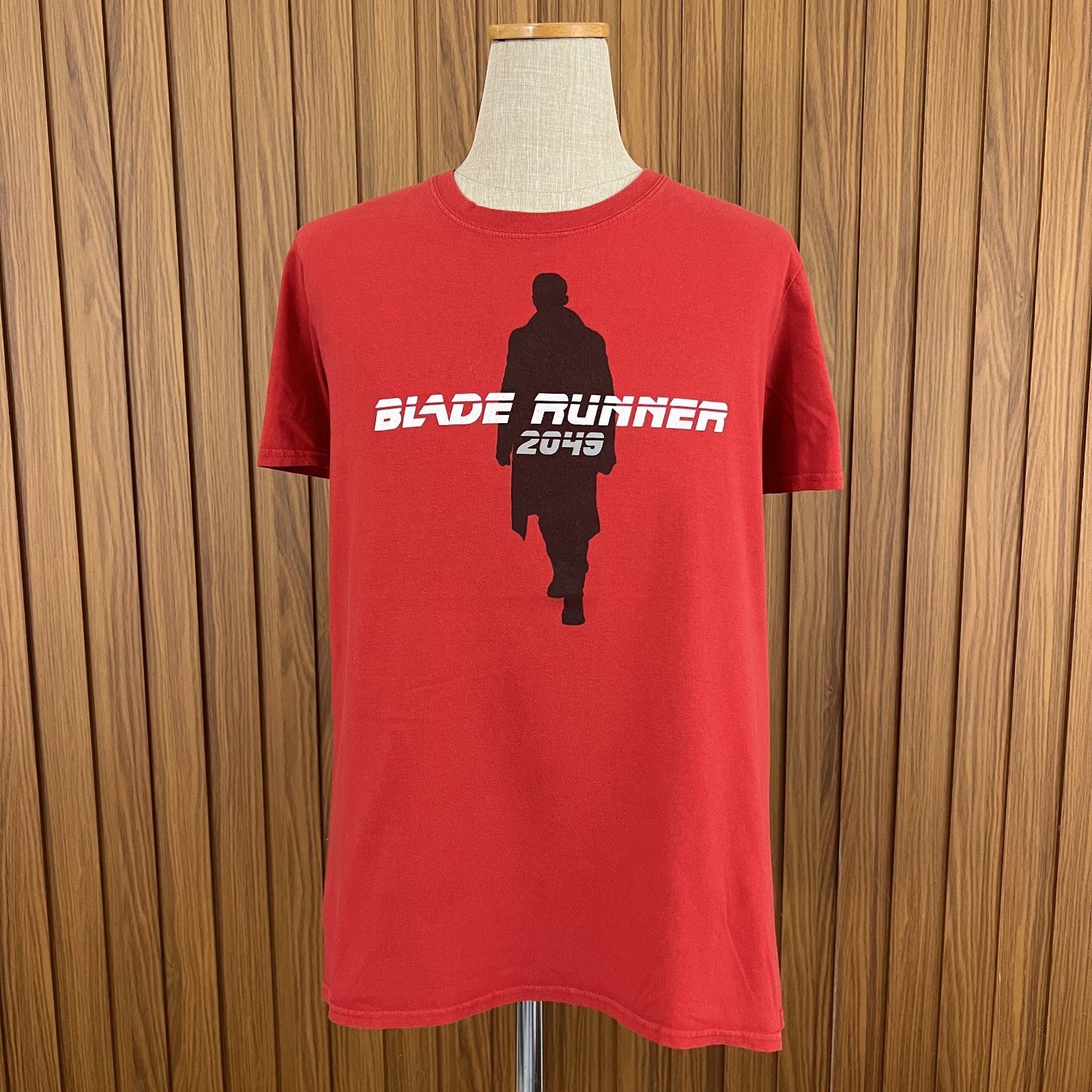 Blade Runner 2049 Red Graphic T-Shirt Adult Size L Sci-Fi Movie Graphic Tee