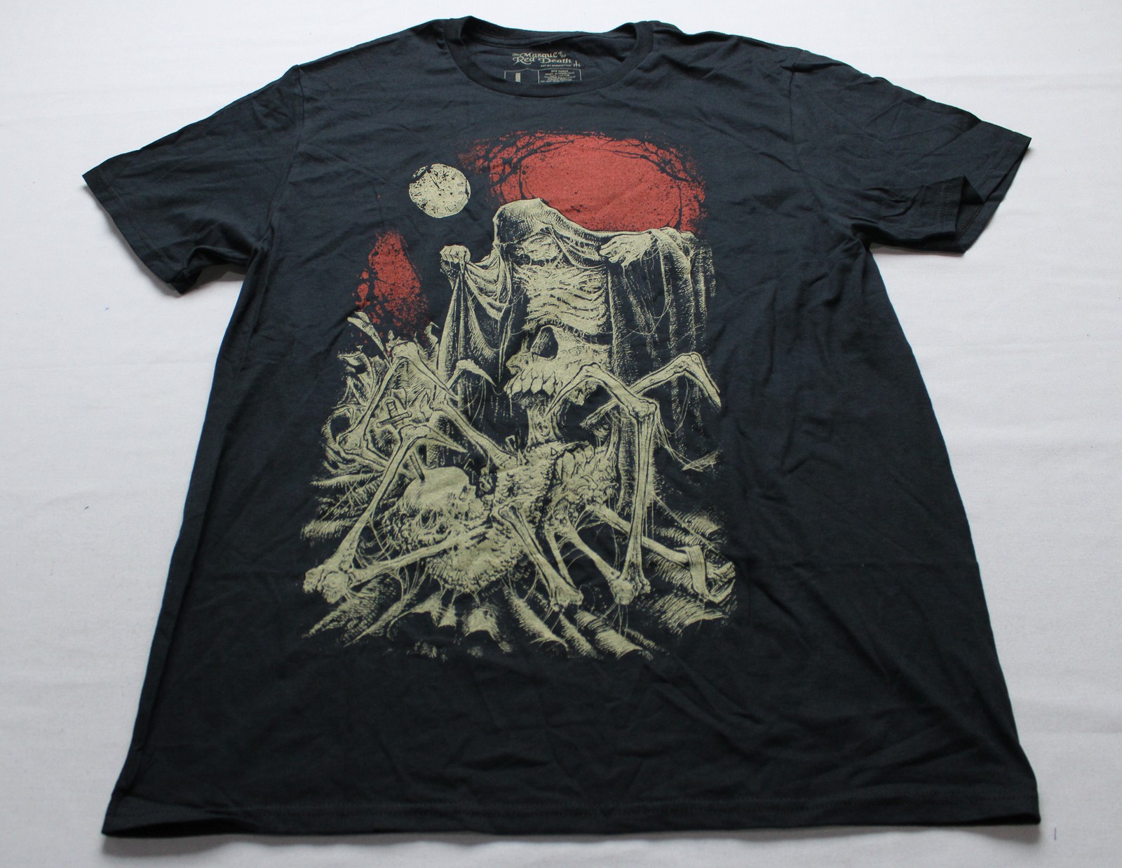 Loot Crate Adult&rsquo;s The Masque Of The Red Death Graphic T-Shirt EH6 Black Large
