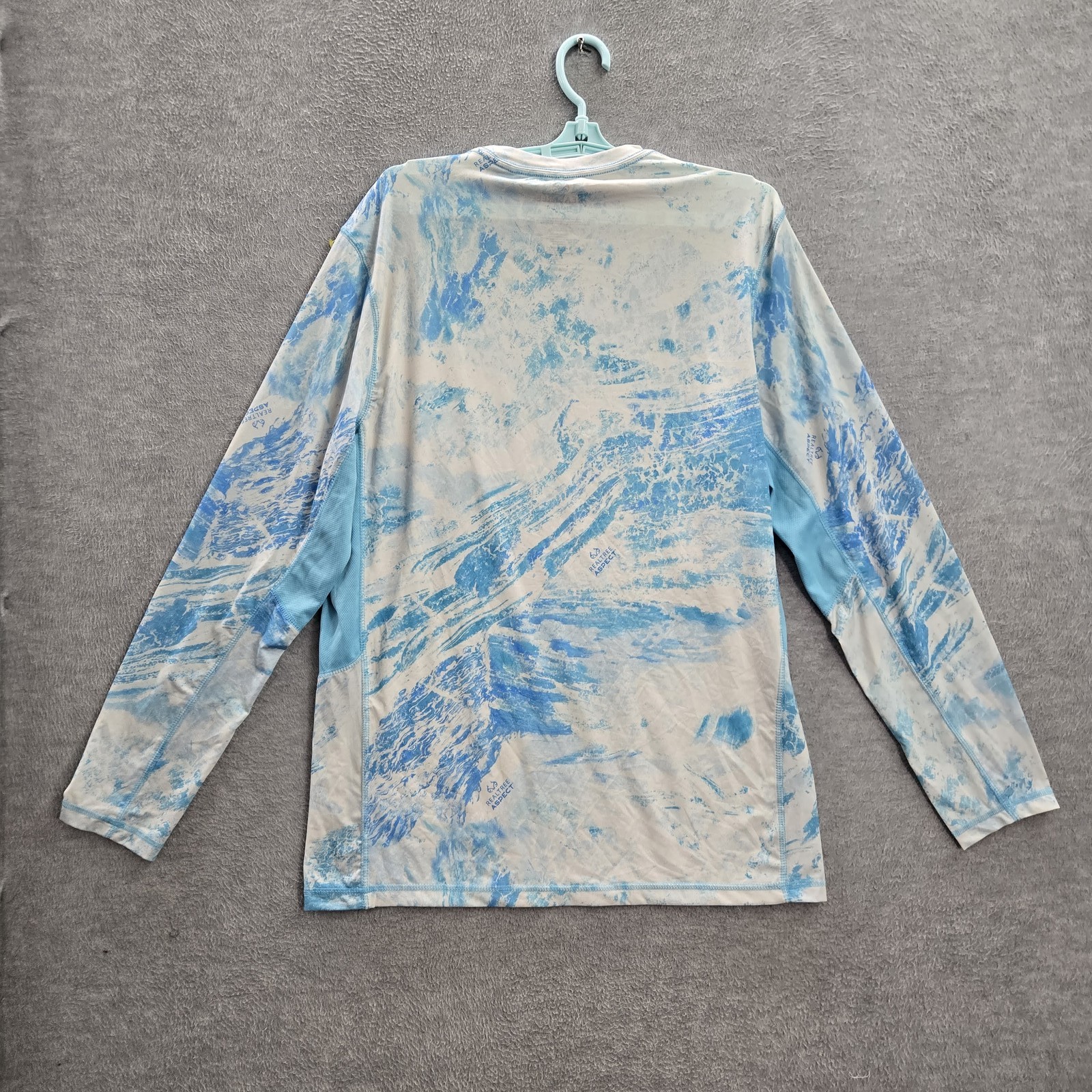 Realtree Men Shirt L Blue Geometric Gulf Stream Performance Fishing NWT