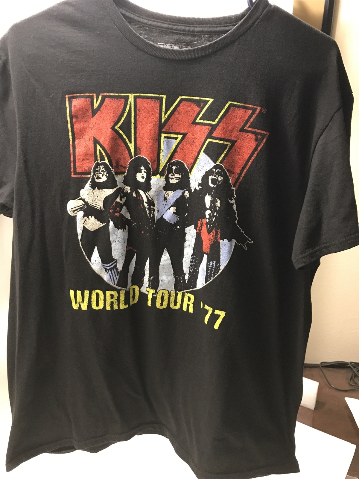 KIZZ World Tour 77 T- Shirt (Size L)