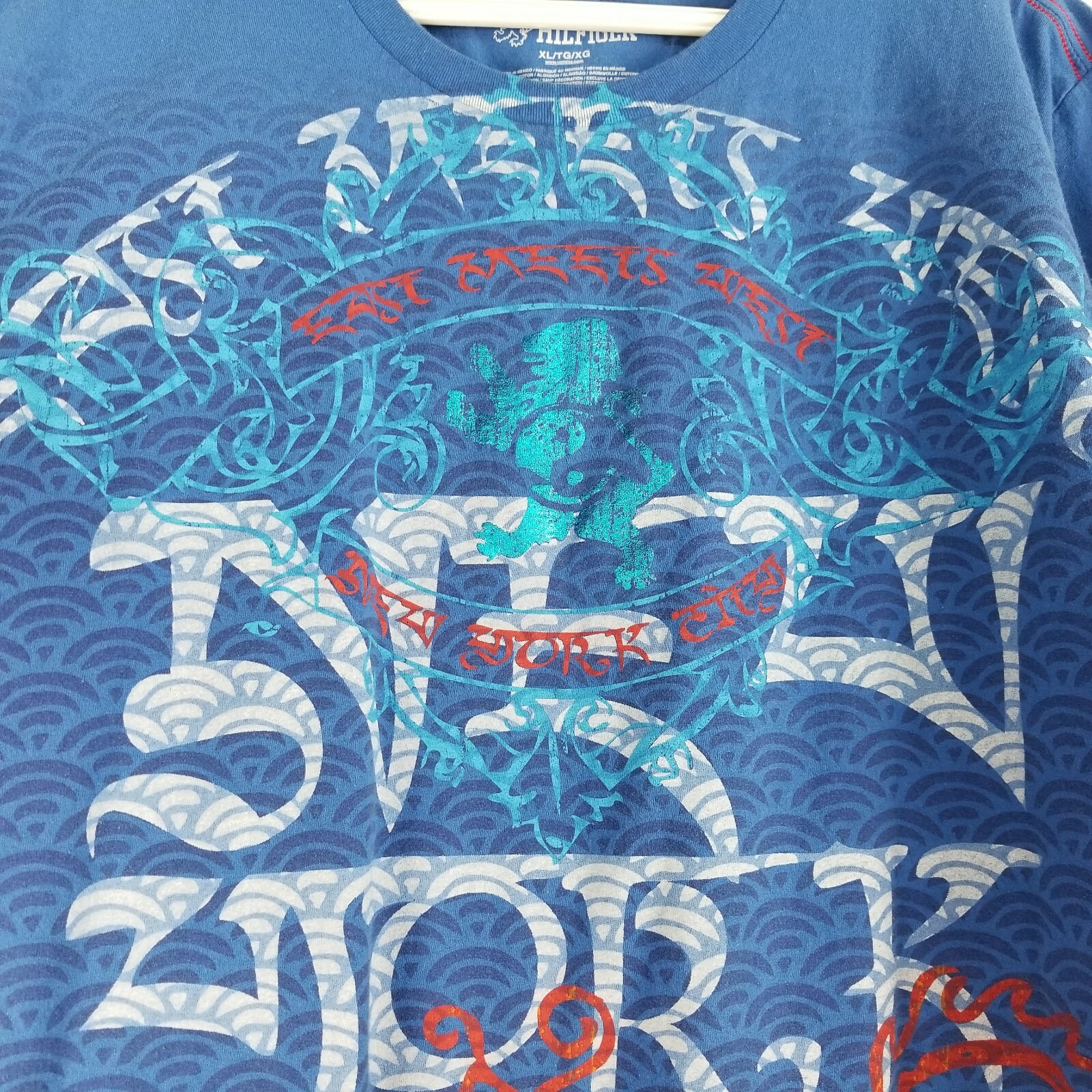 Tommy Hilfiger Men&rsquo;s Shirt Size XL Blue Trim Fit Graphic Tee East Meets West NY