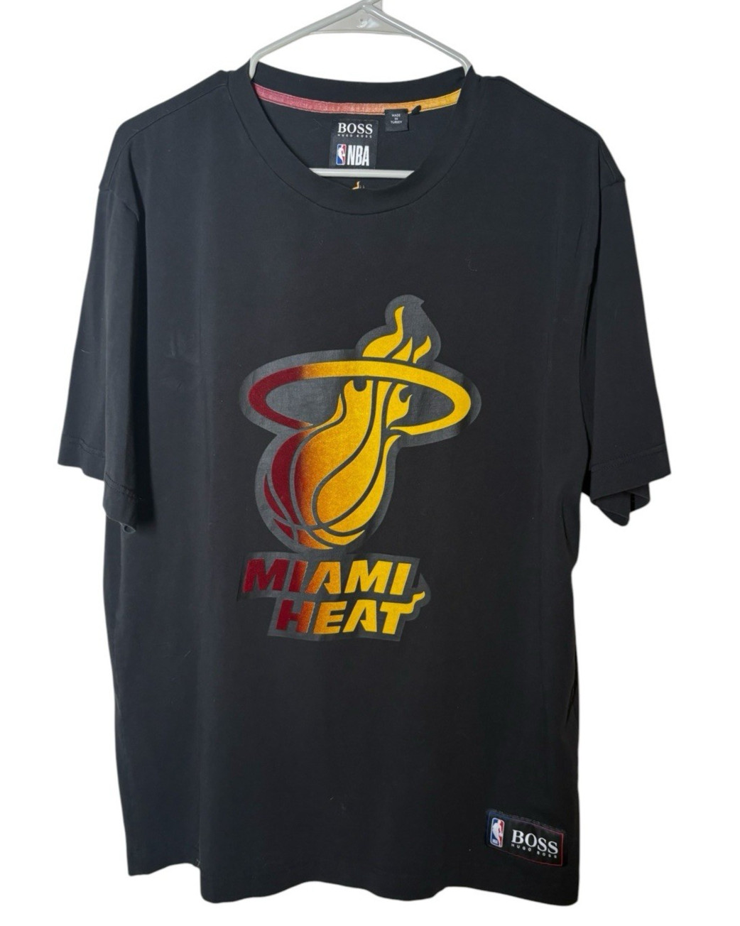 {EUC} Men&rsquo;s HUGO BOSS Miami Heat Black T Shirt L