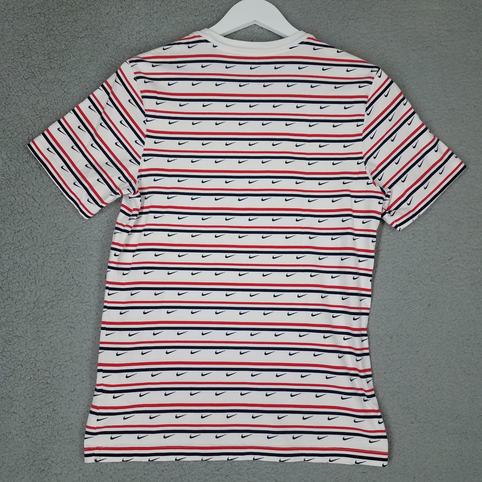 Nike T-Shirt Adult Small Swoosh Striped Crewneck Casual Red White Blue Travel