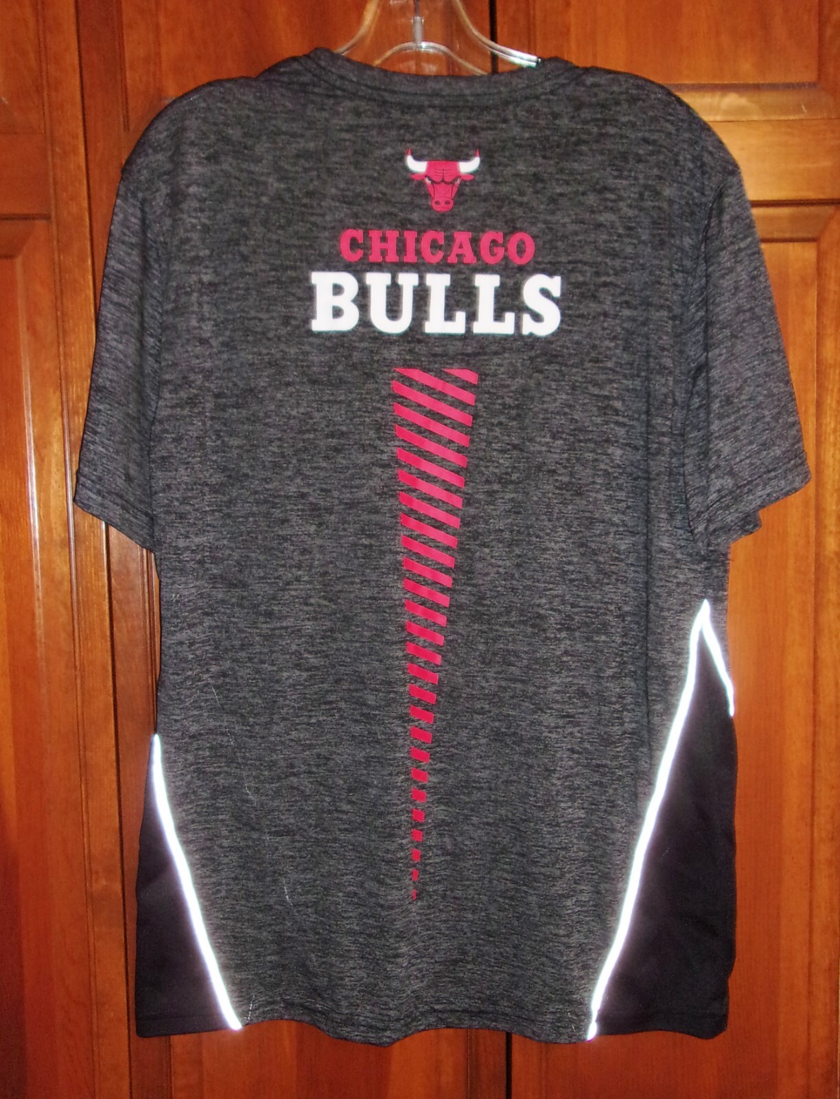 NBA Chicago Bulls Short Sleeve Dk Gray Heather T-Shirt – L/Large