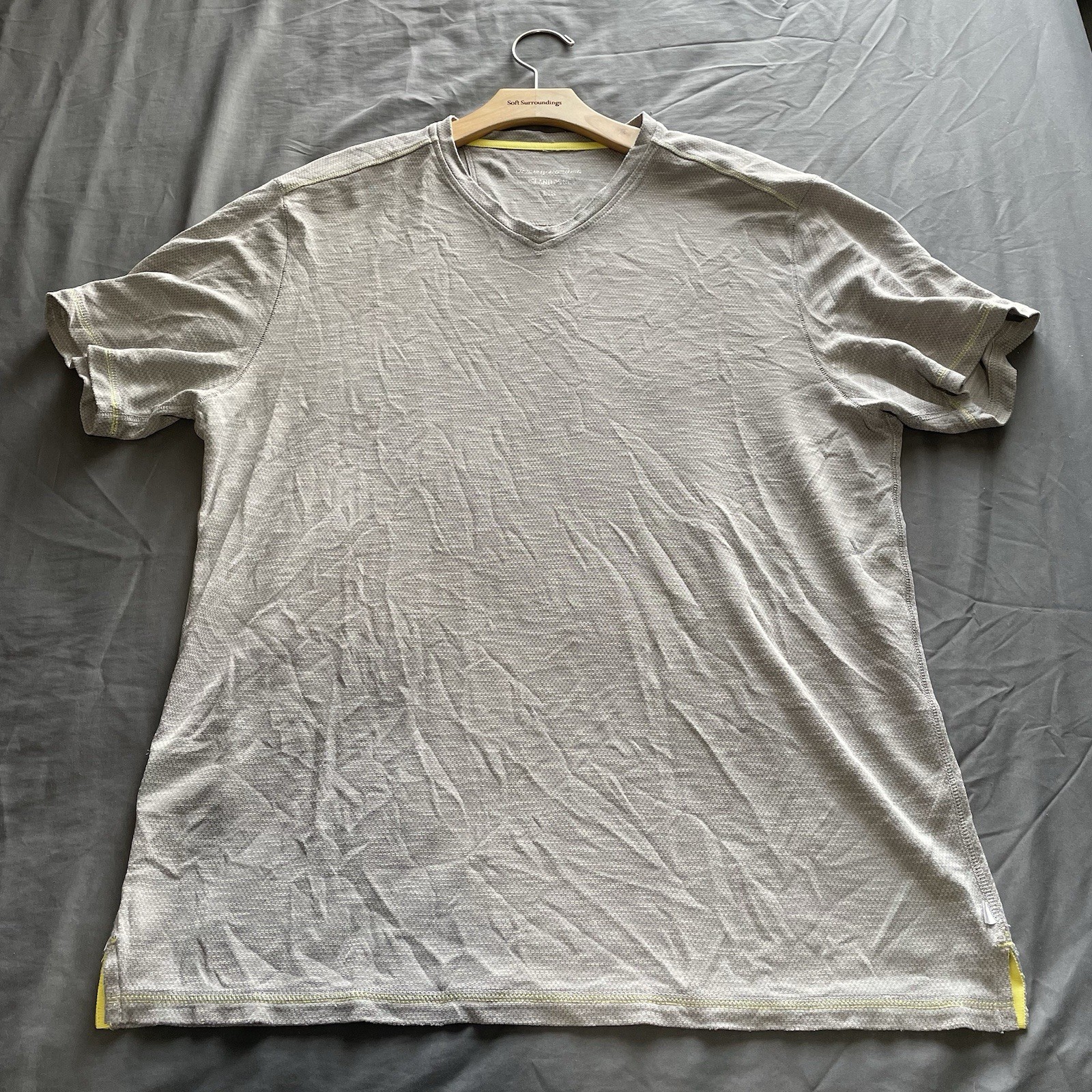 Tommy Bahama Island Zone T-Shirt Men&rsquo;s Large V-Neck Grey Short Sleeve Golf