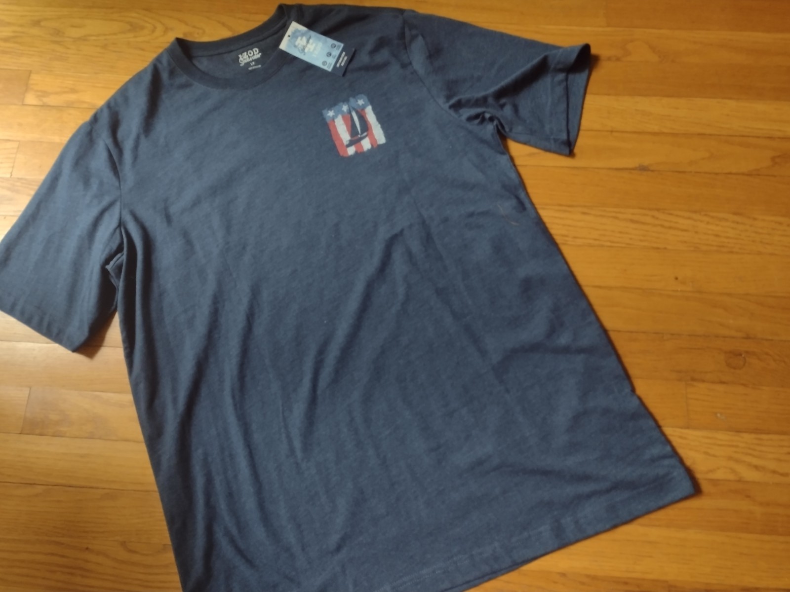 NWT, IZOD Men&rsquo;s Saltwater Short Sleeve Cotton Blend Graphic T-Shirt