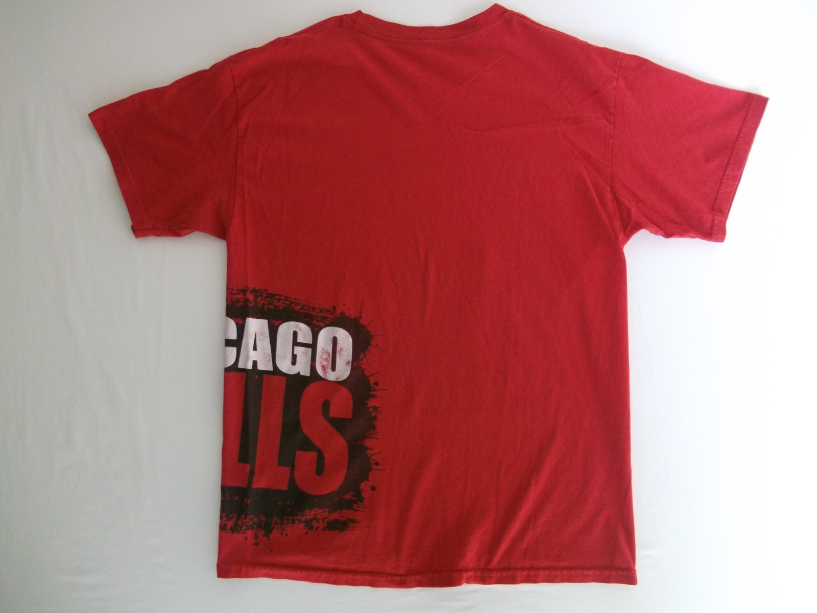 Chicago Bulls Vtg t-shirt Men&rsquo;s Sz. L (W 22in x L 29in)100% Cotton Red
