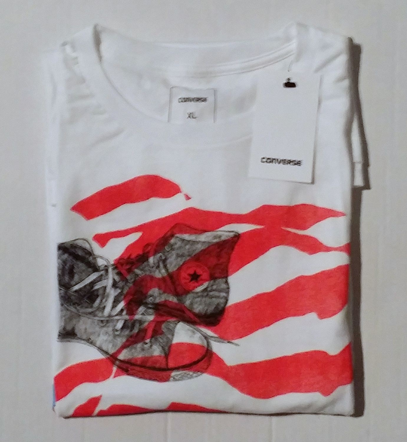 RARE NWT CONVERSE MEN&rsquo;S Chucks Shoes White Flag Sneakers Graphic T-Shirt