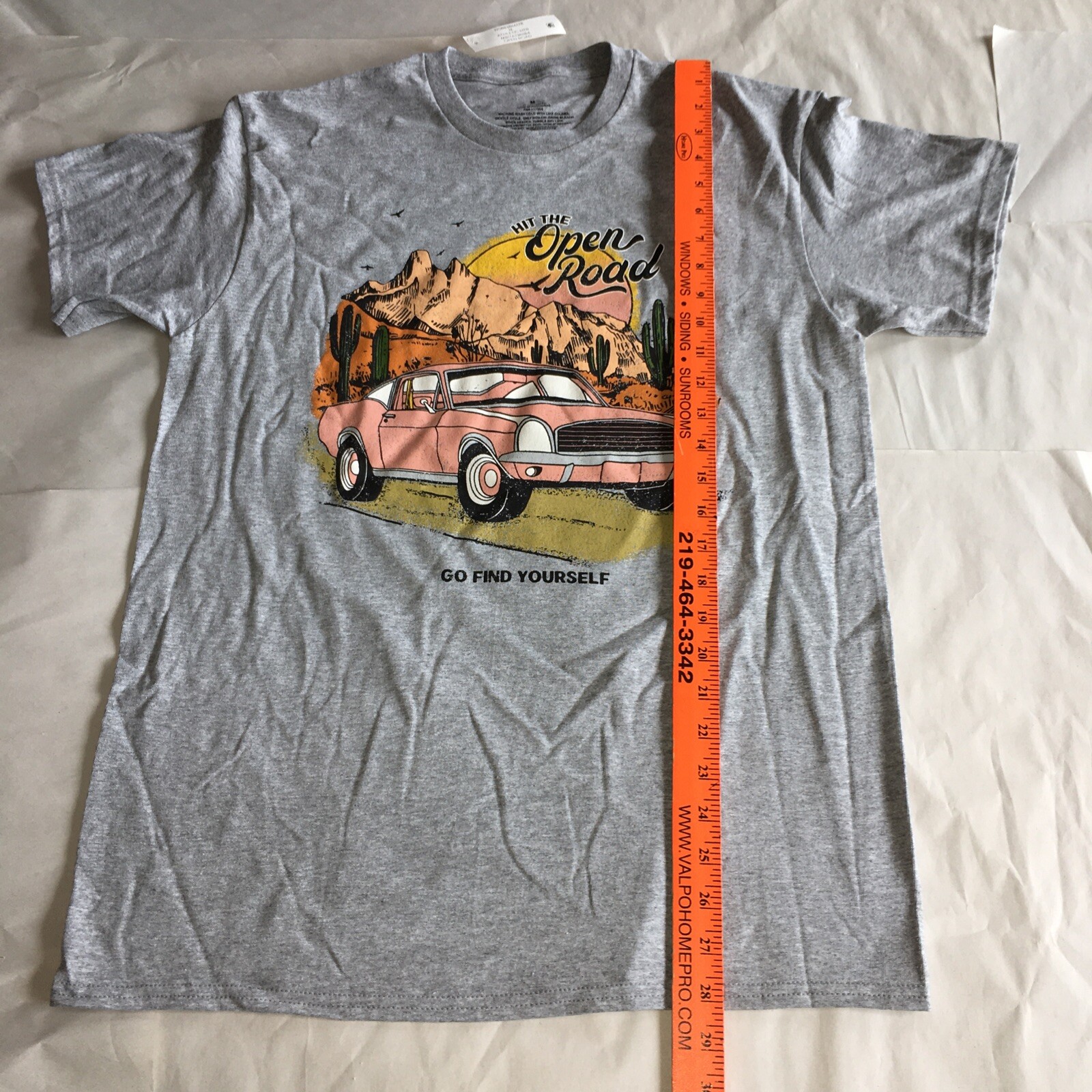 NWT HIT THE OPEN ROAD Go FIND YOURSELF CAR GRAPHIC T-SHIRT Size Medium