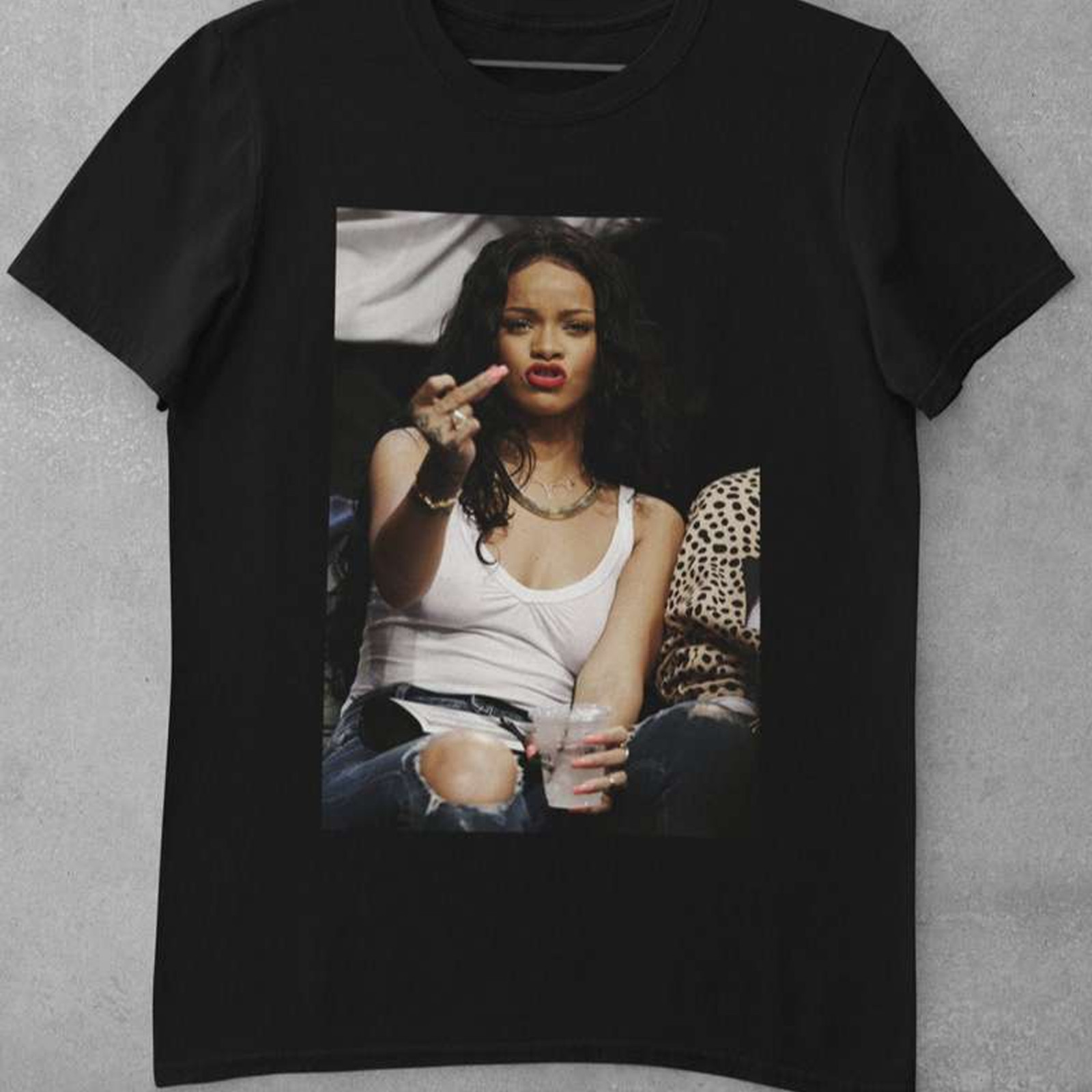 VTG Rihanna black T-shirt short sleeve All sizes S to 45XL Unisex 1F2662