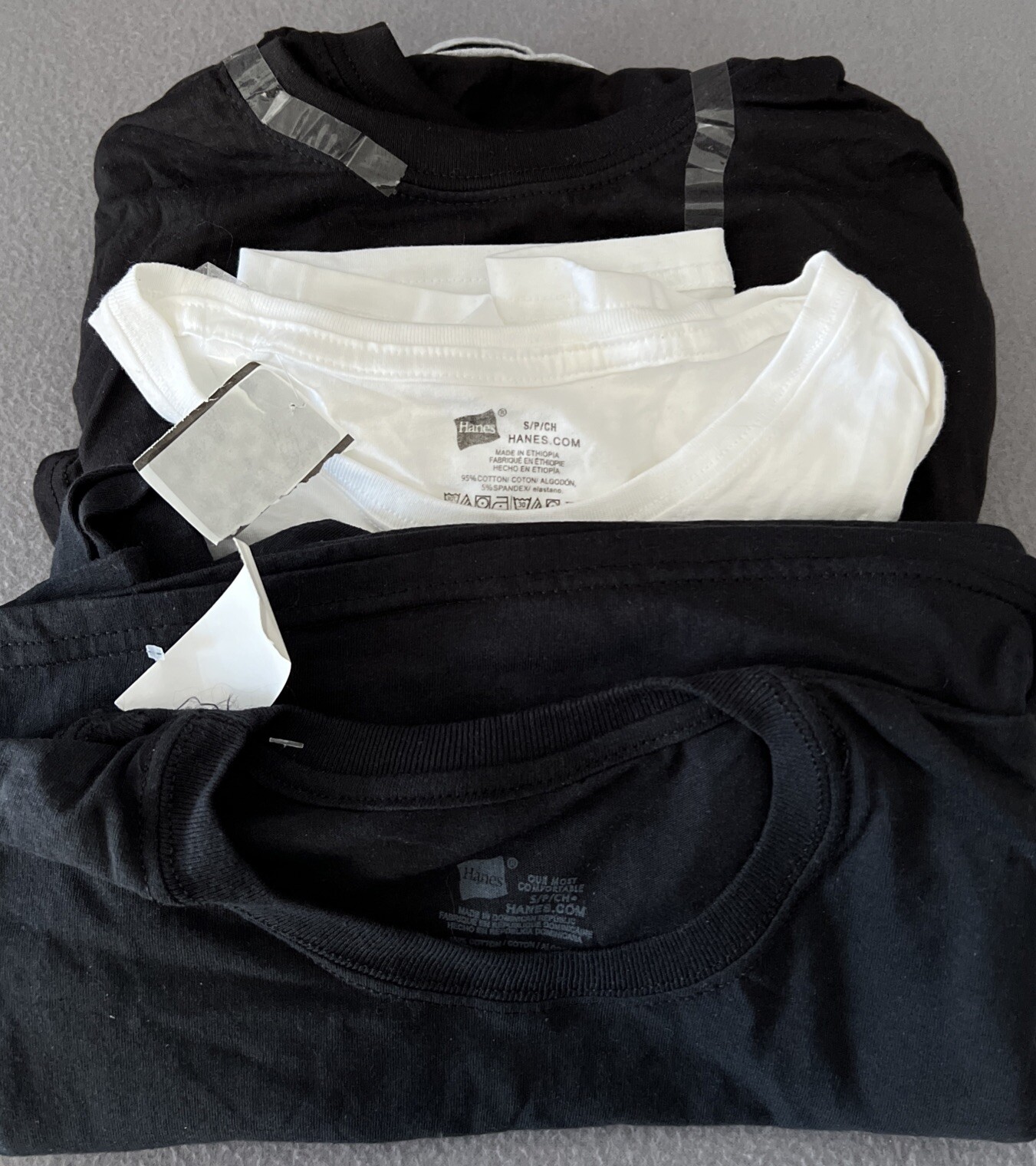 Hanes Men&rsquo;s 6 piece Crew Neck T-Shirt Black & White Size S 34-36&Prime; Short sleeve