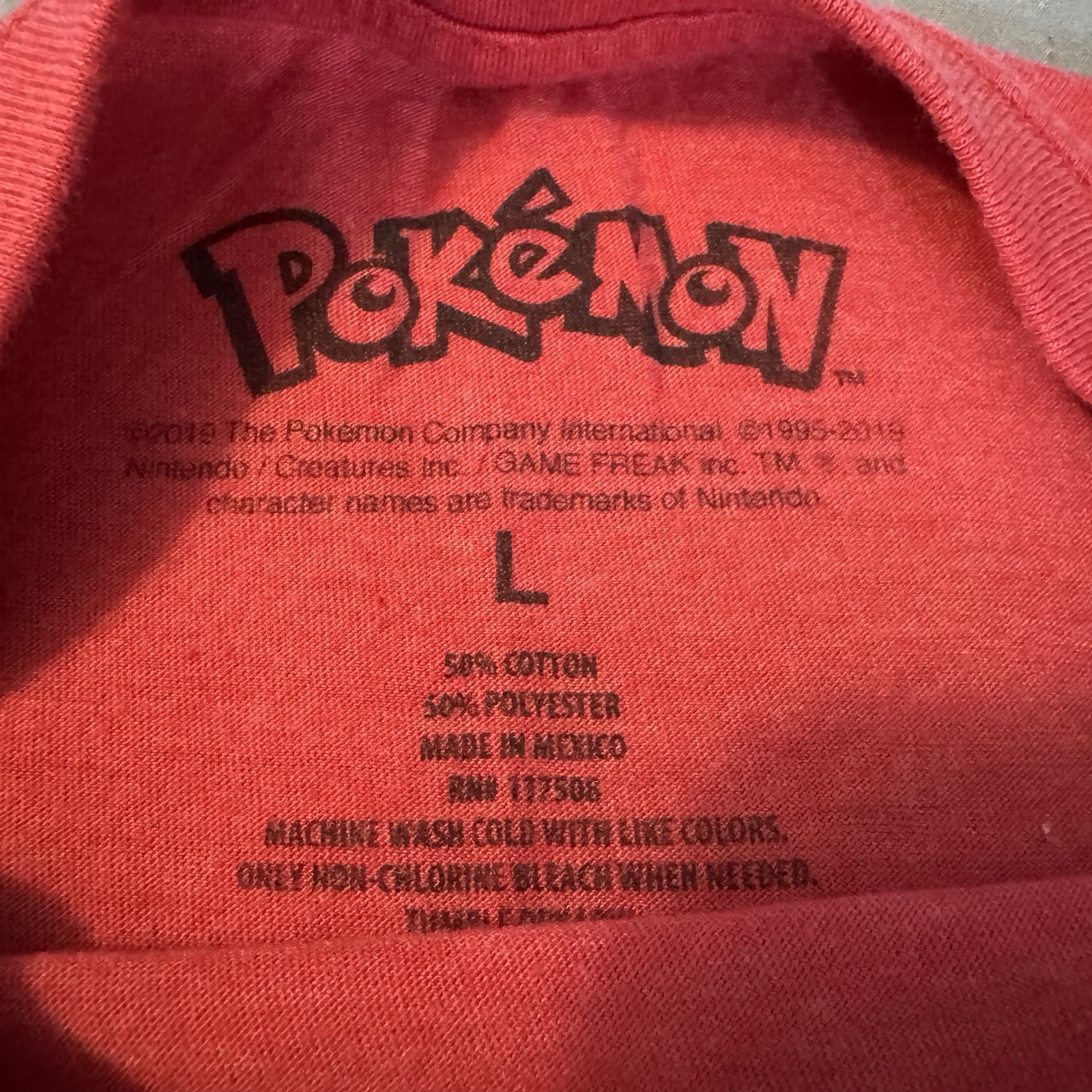 Pokemon Short Sleeve T-Shirt Adult Size Large Red Pikachu